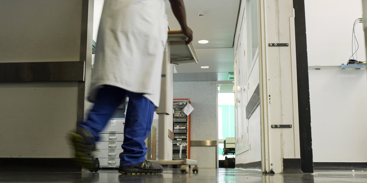 Médicos internos fazem cerca de 240 horas extra não remuneradas por ano