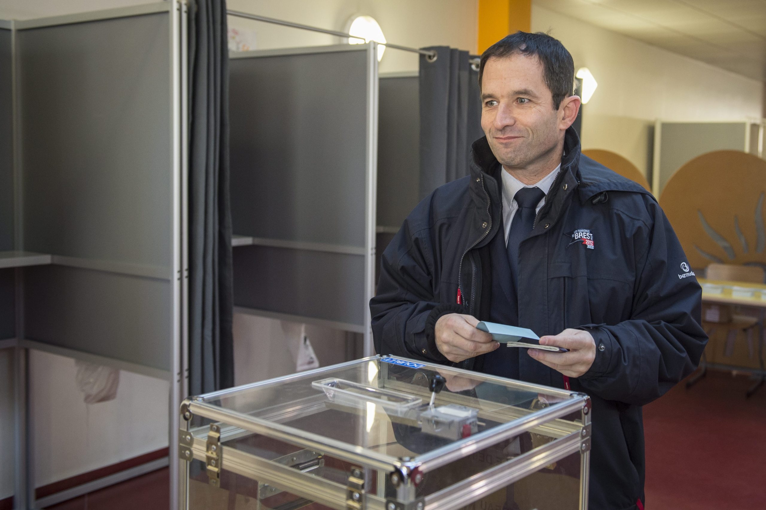 França: Hamon fala em “renovação” com vitória nas primárias. Valls mantém-se confiante