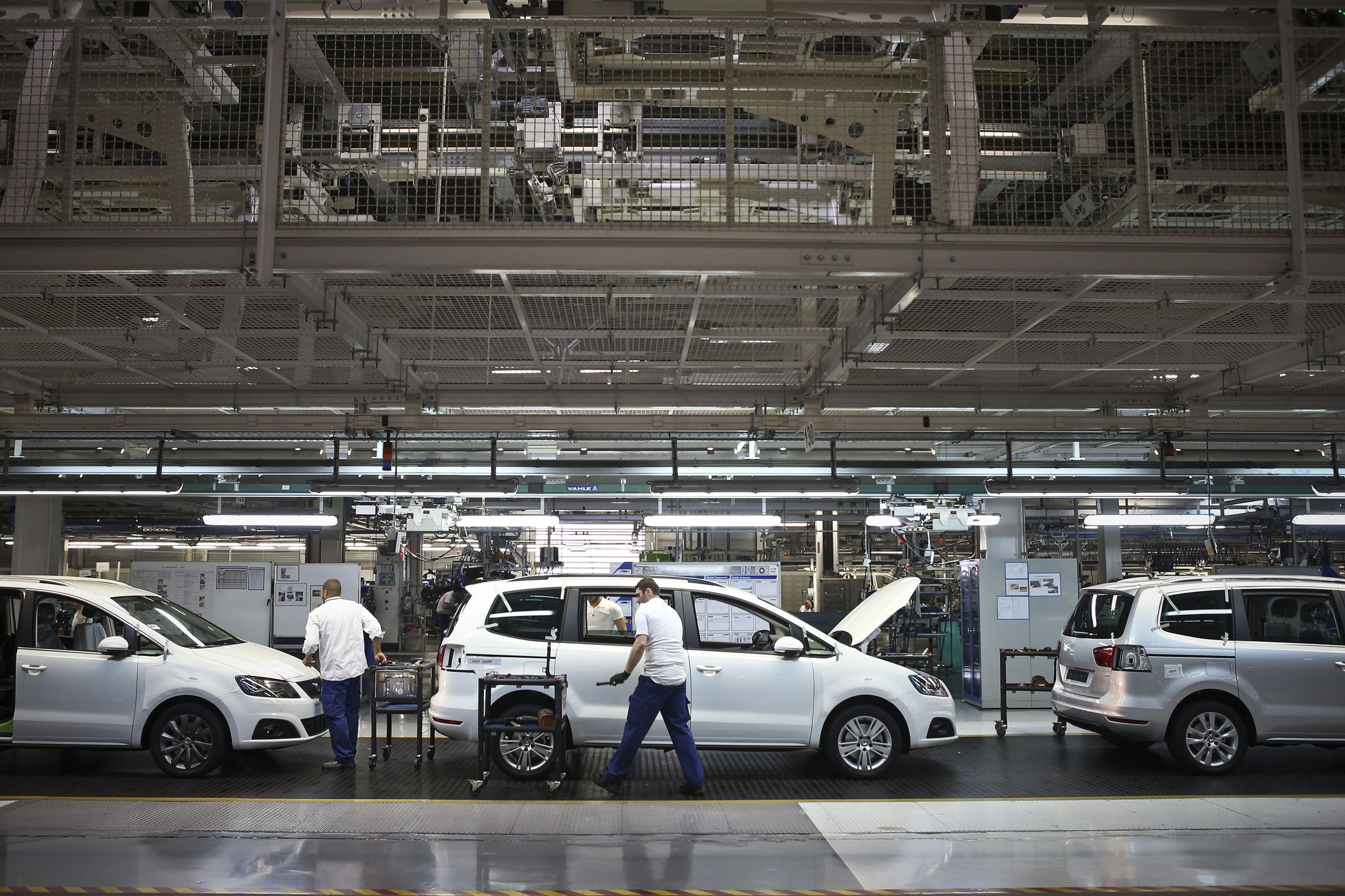 Nova fábrica de componentes para automóveis instala-se em Viana e cria 50 empregos
