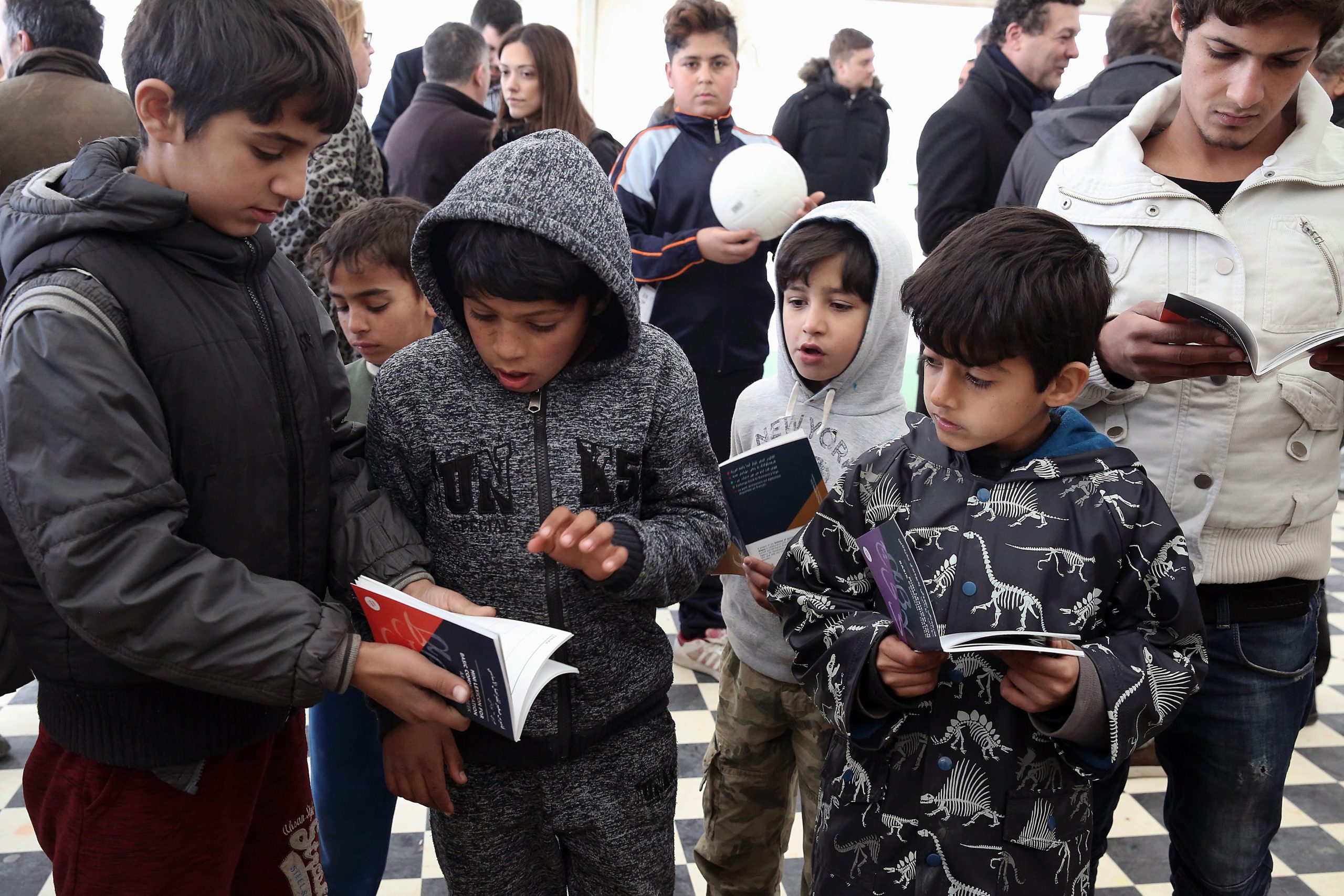 Perto de 100 imigrantes resgatados na costa de Chipre