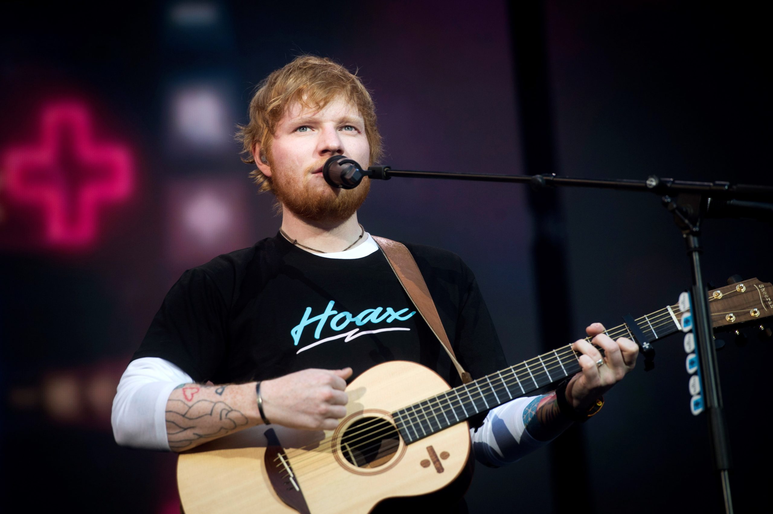Quem decide o que pode ser dito num palco? A polémica da tour de Ed Sheeran