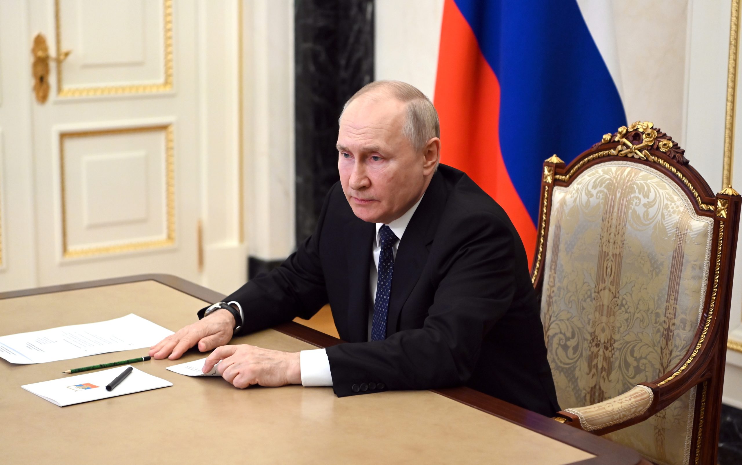 Putin pede reforço de segurança na ponte da Crimeira e promete resposta