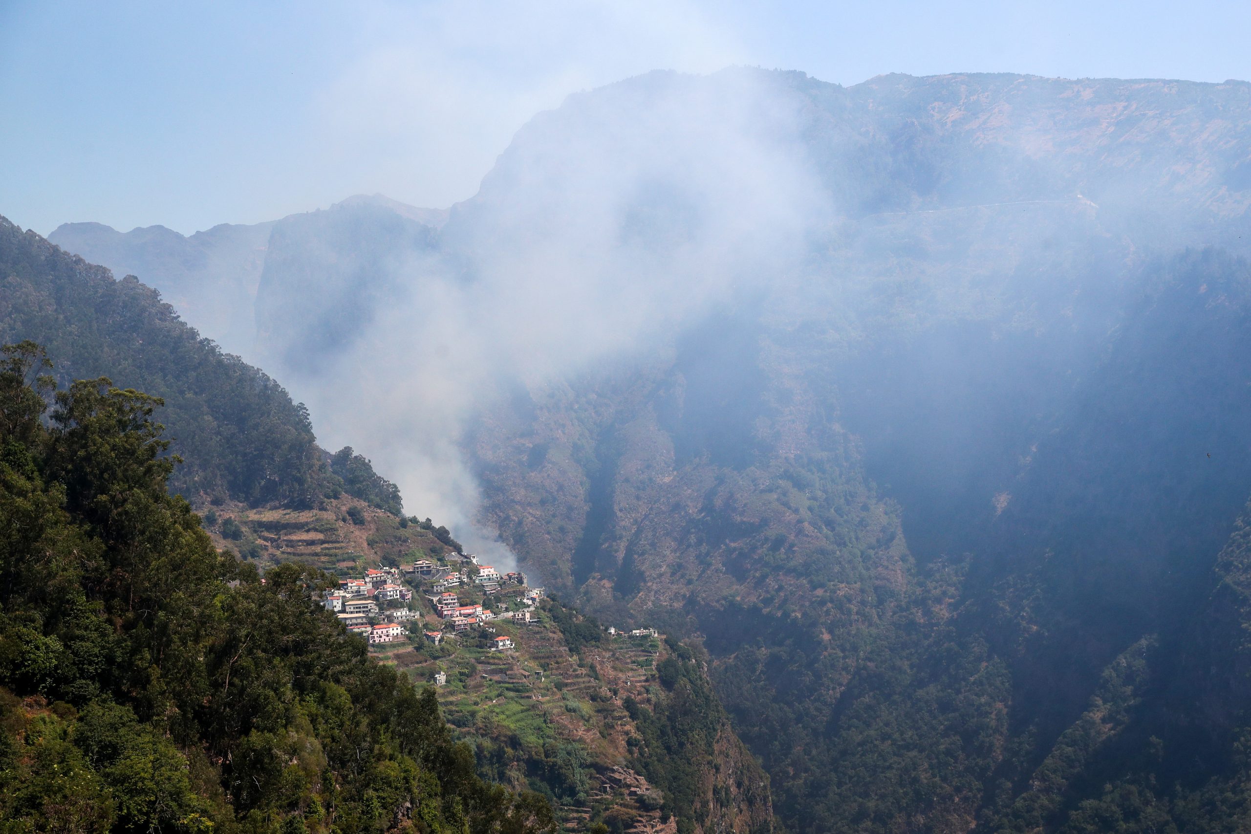 Incêndios/Madeira: Fogo declarado extinto no Curral das Freiras