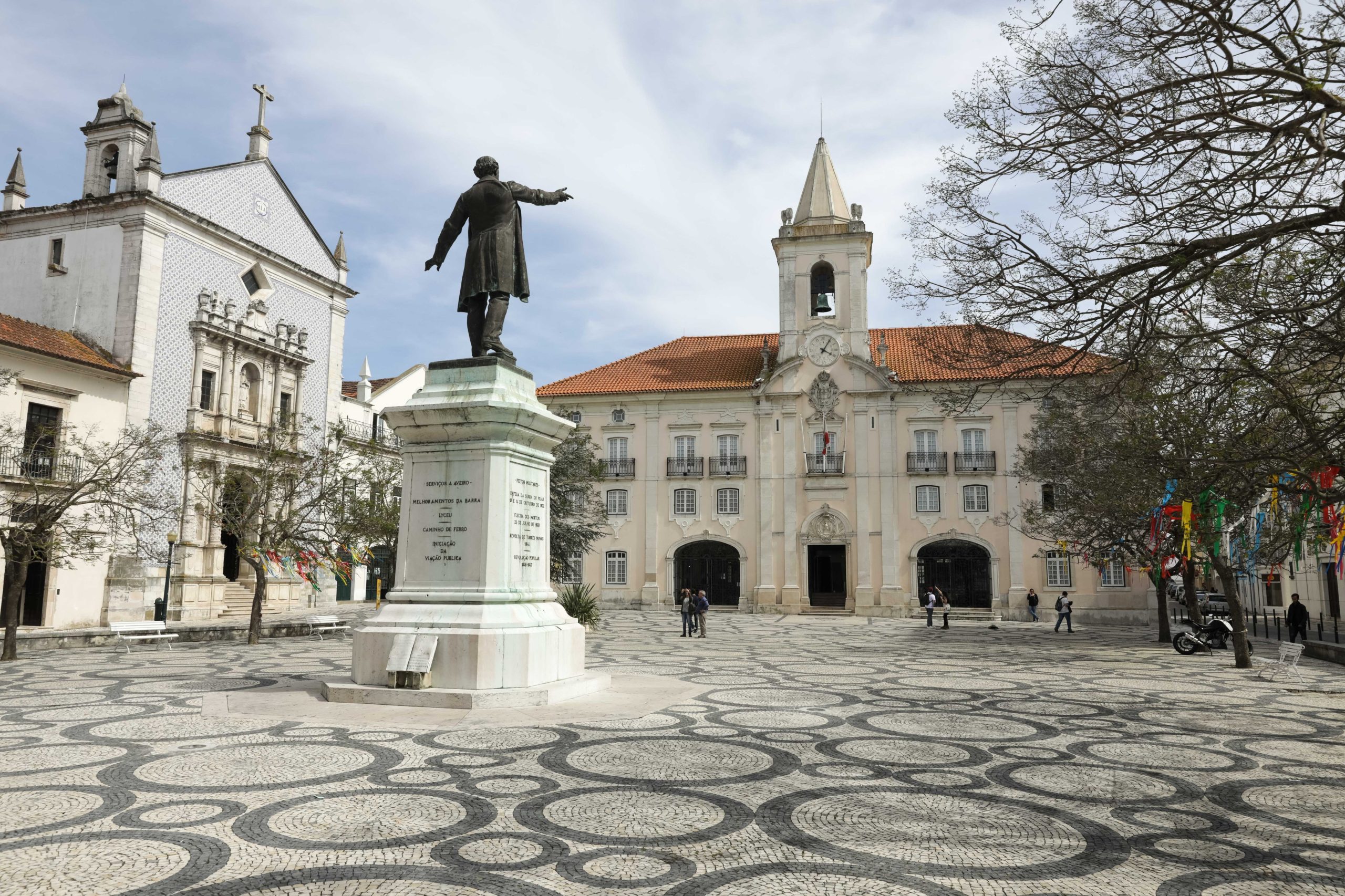 Pelo menos um terço das câmaras muda de presidente nas eleições autárquicas de 2025