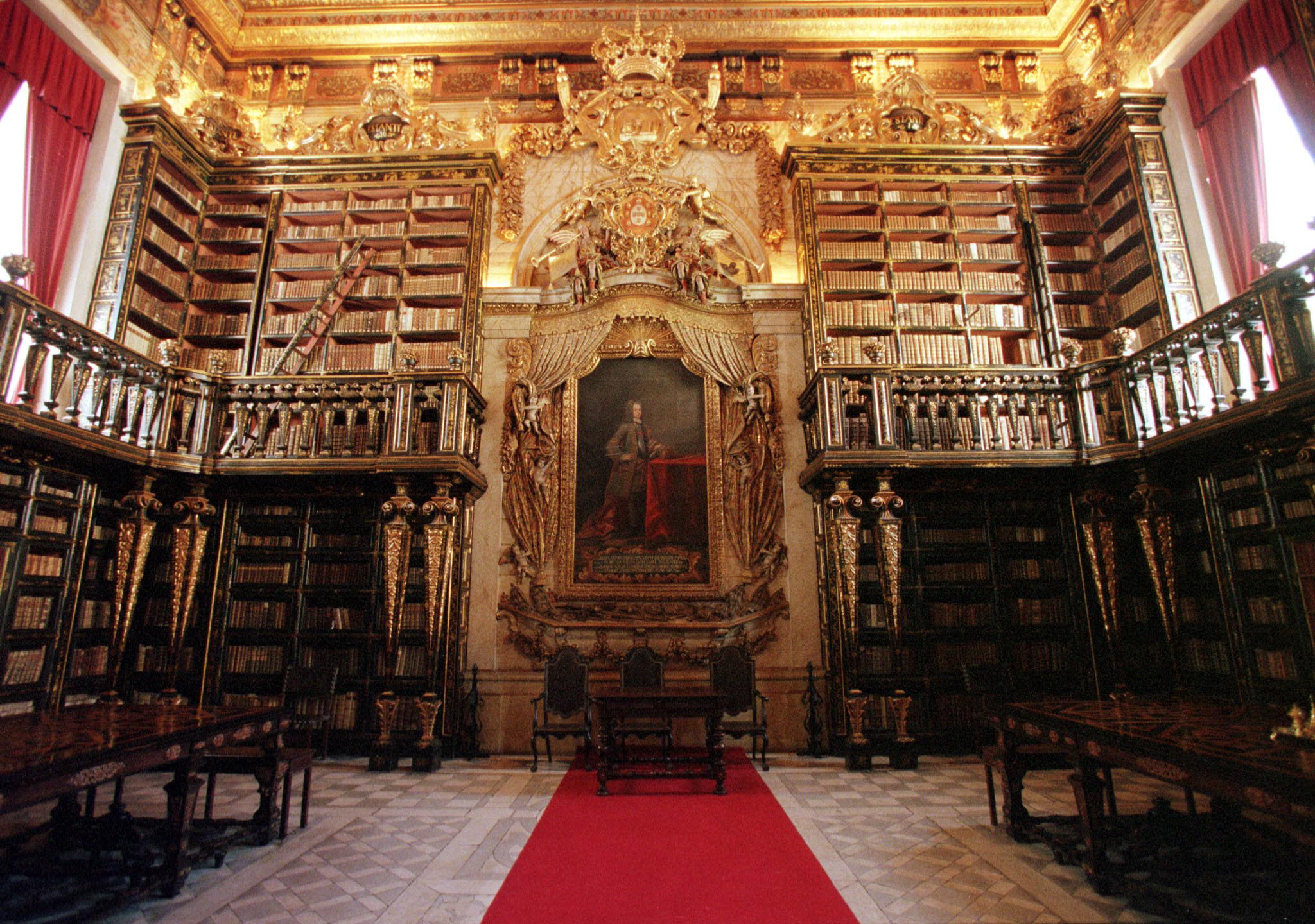 Oito milhões de euros para digitalizar 30 mil livros da Biblioteca Joanina de Coimbra
