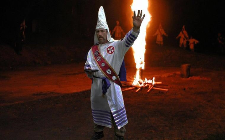 Líder do Ku Klux Klan terá sido assassinado pela própria mulher e enteado