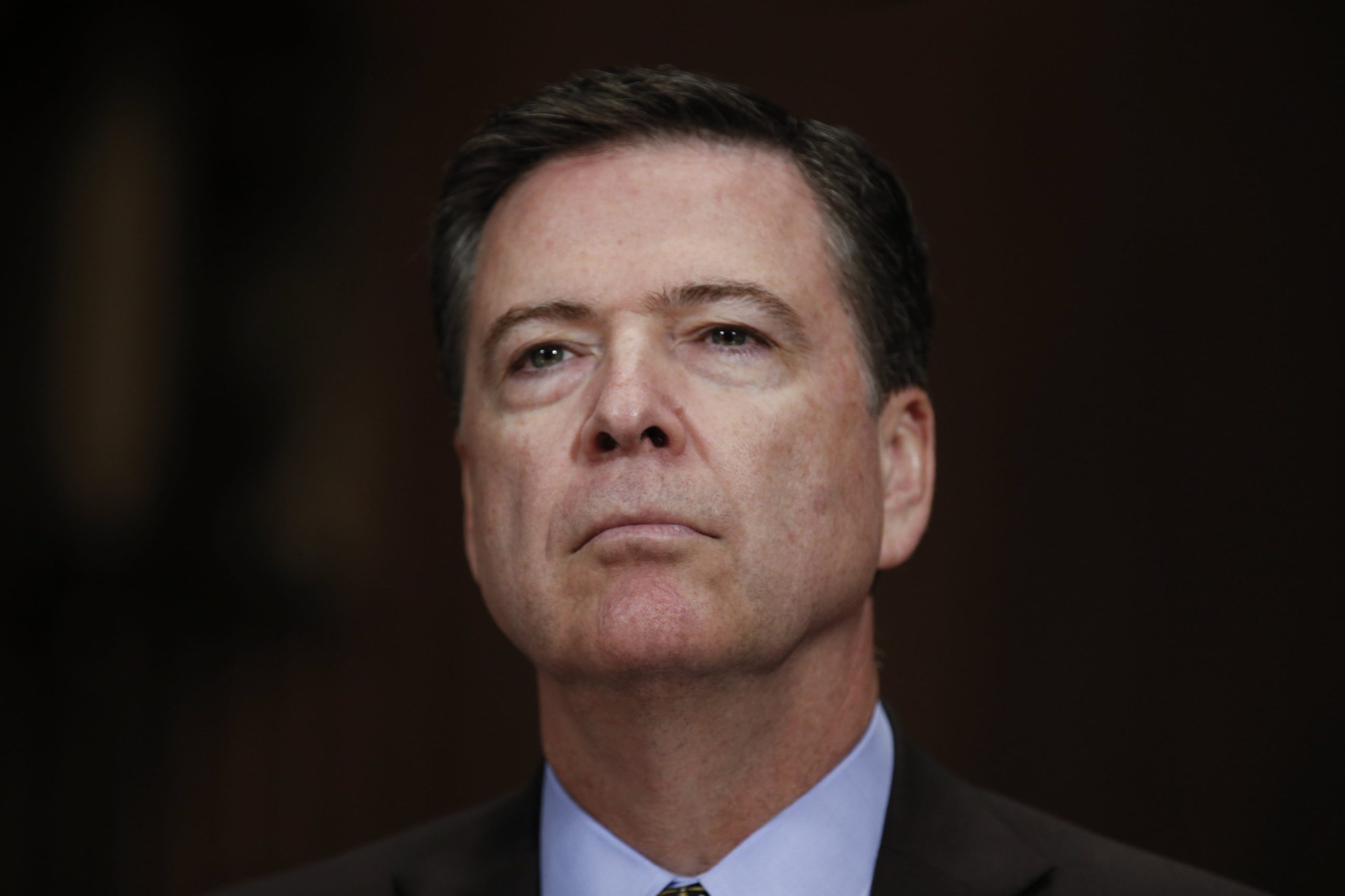 Ex-diretor do FBI acusado de violar regras ao guardar notas de reuniões com Trump