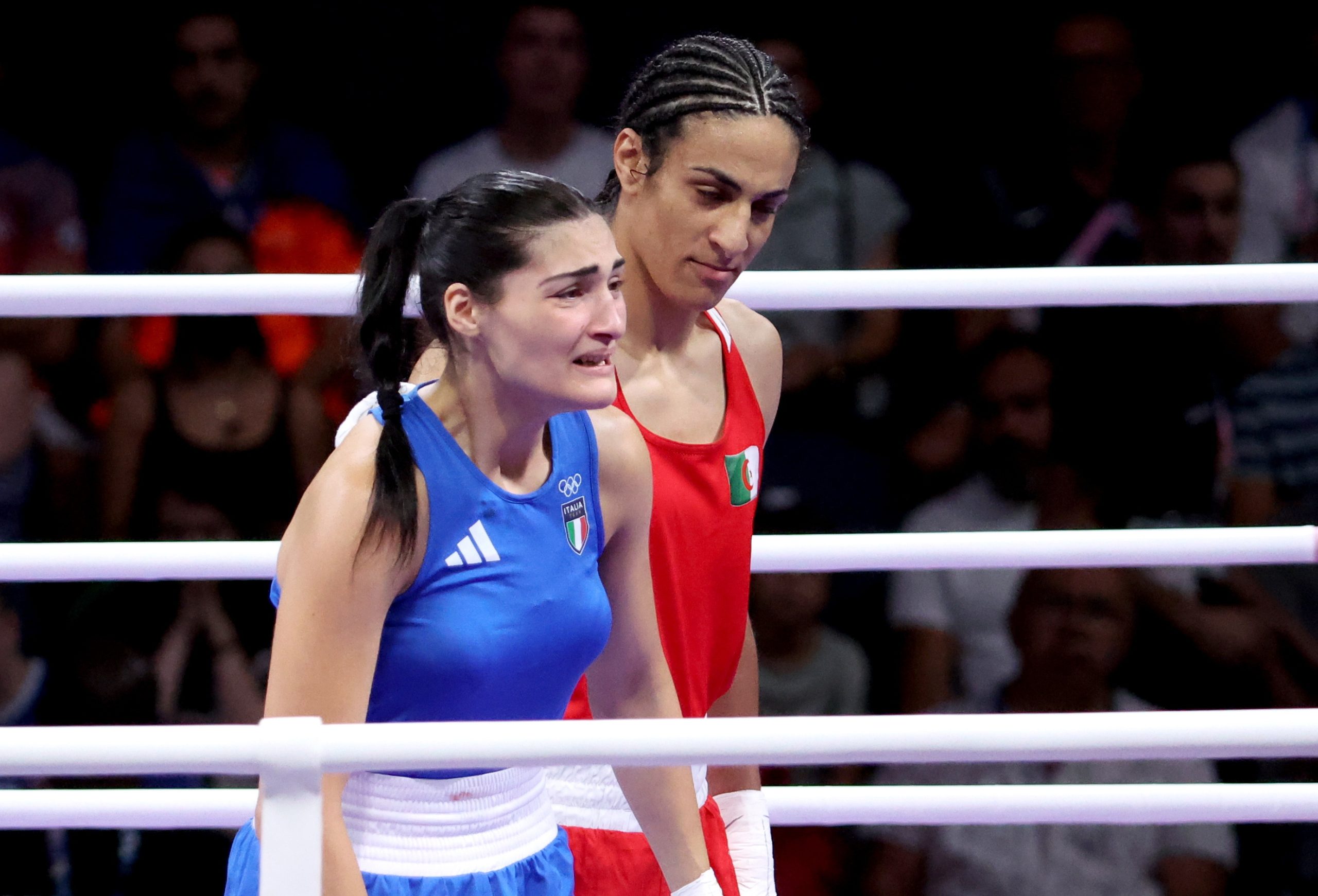 Campeã de boxe apresenta queixa por cyberbullying e misoginia. “Sou uma mulher forte com poderes especiais.”