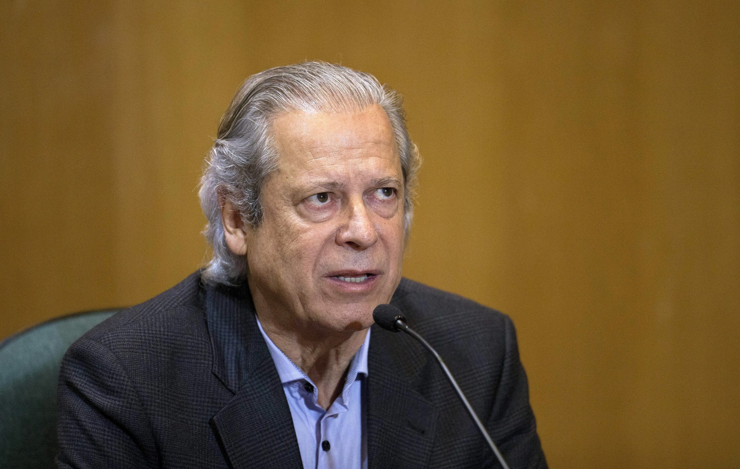 Justiça brasileira emite mandado de prisão contra ex-ministro José Dirceu