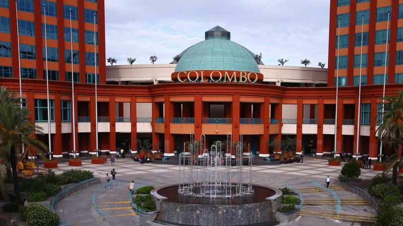 Com maioria das lojas fechadas, Centro Colombo em Lisboa espera novos descobrimentos