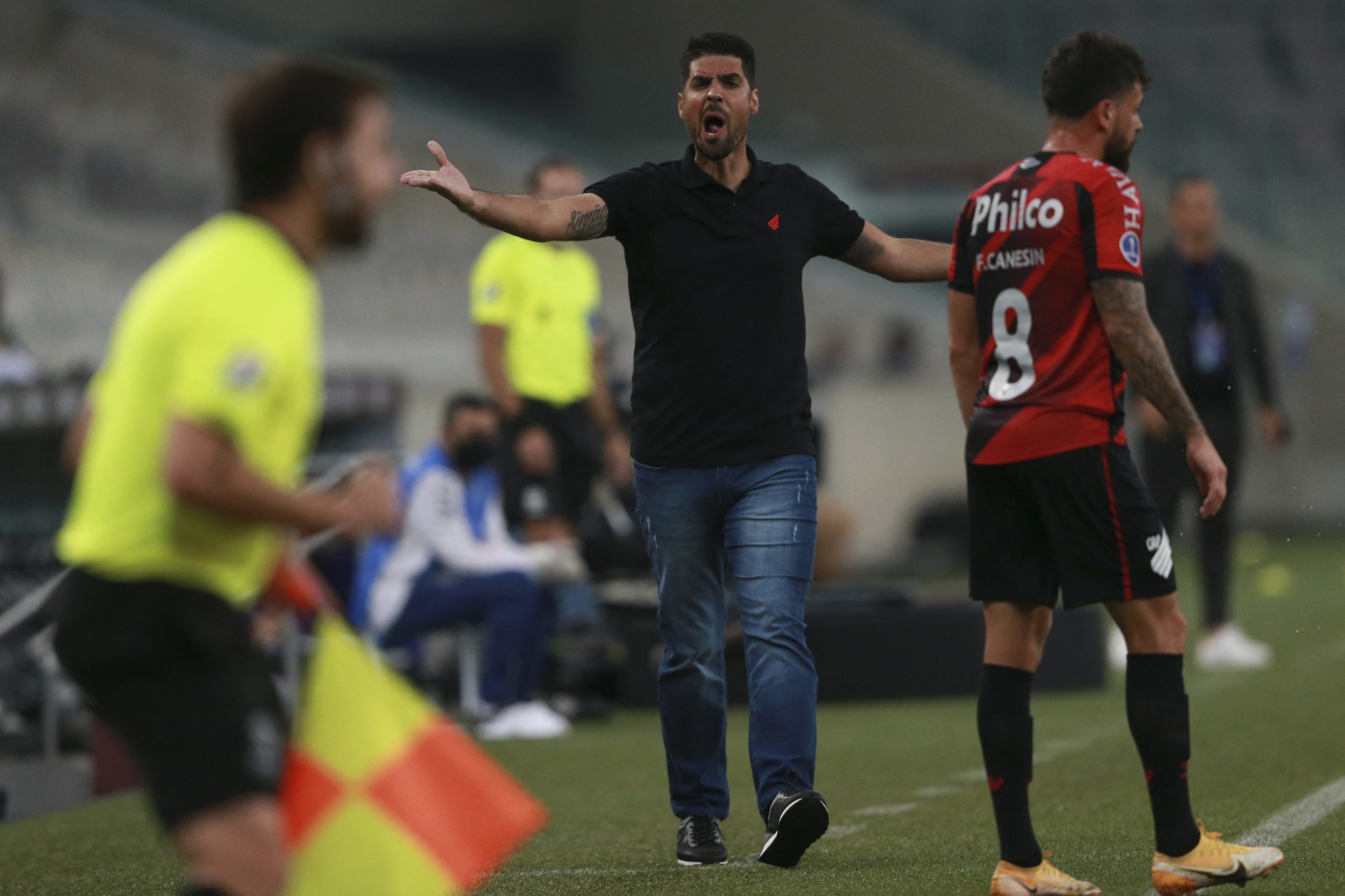 Mais um português no Brasileirão. António Oliveira vai treinar o Cuiabá