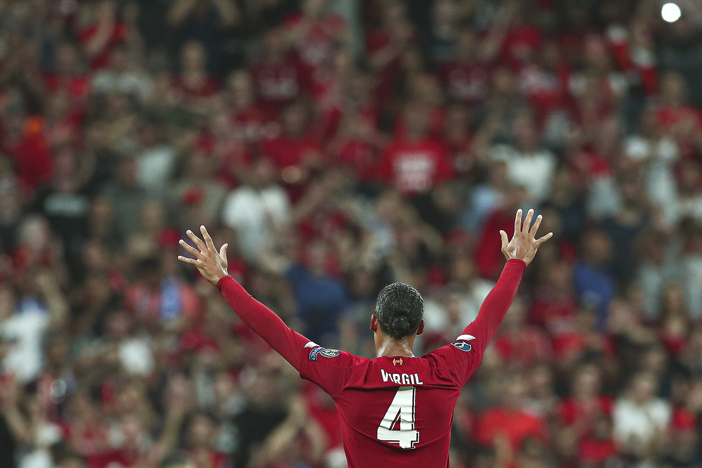 Nem Ronaldo, nem Messi: van Dijk é o Melhor Jogador do Ano da UEFA