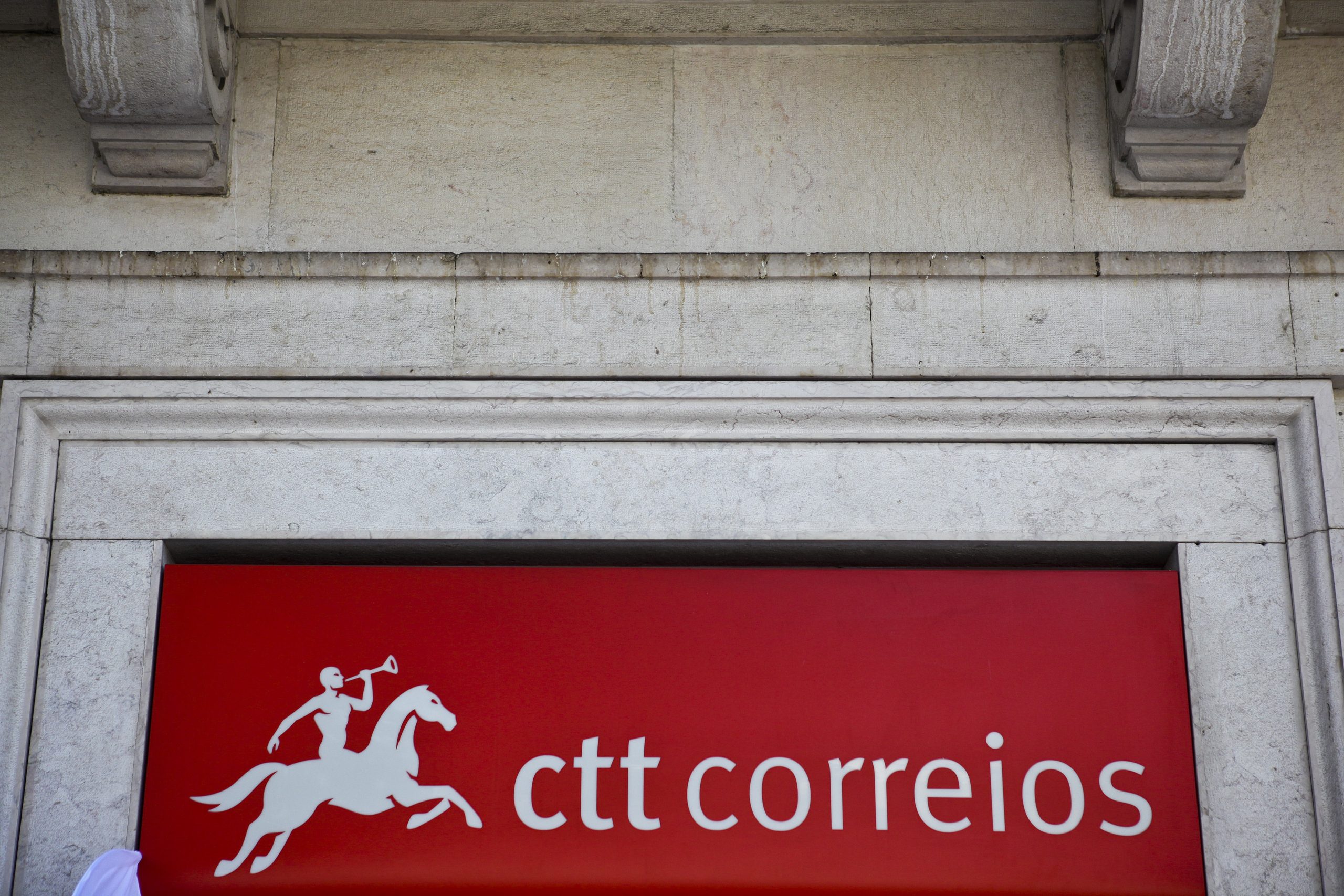 Vila Real lamenta más notícias sobre fecho dos CTT e aumentos nas portagens