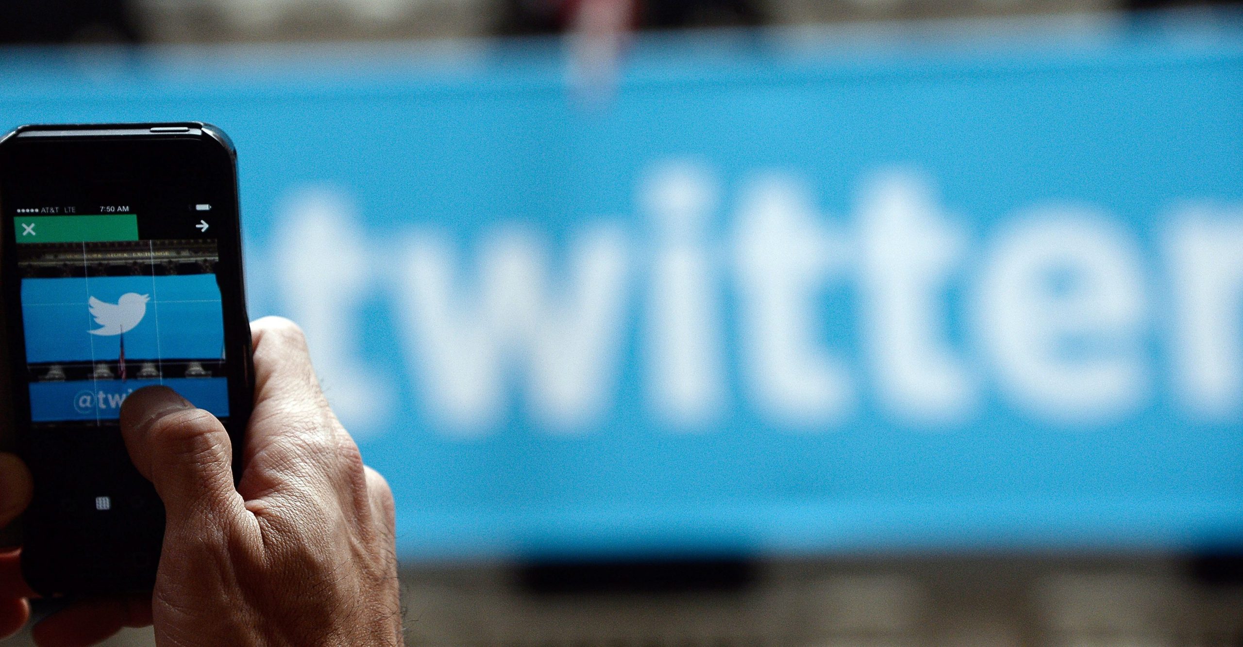 Twitter encerra conta ligada à supremacia branca que alegava pertencer à Antifa