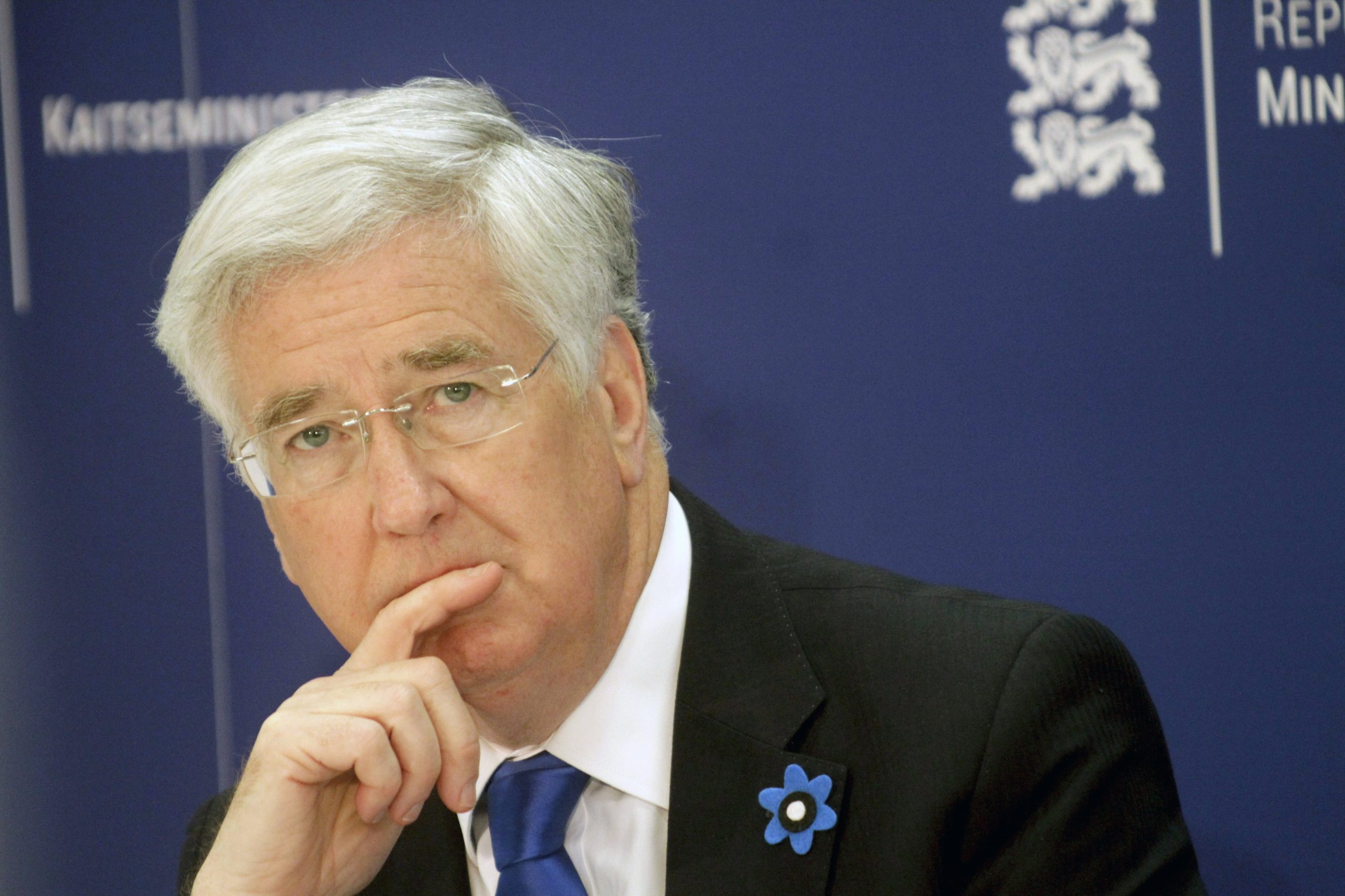 Ministro da Defesa britânico demite-se por “conduta inapropriada” com jornalista