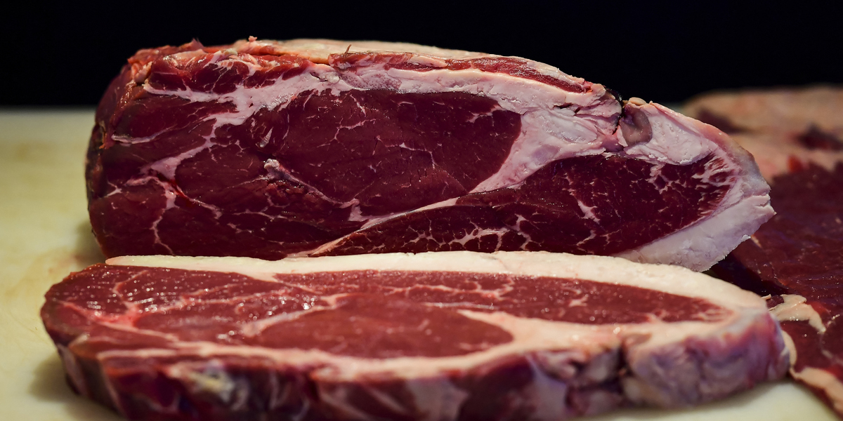 Carne brasileira proibida na UE: o que pode mudar em Portugal?