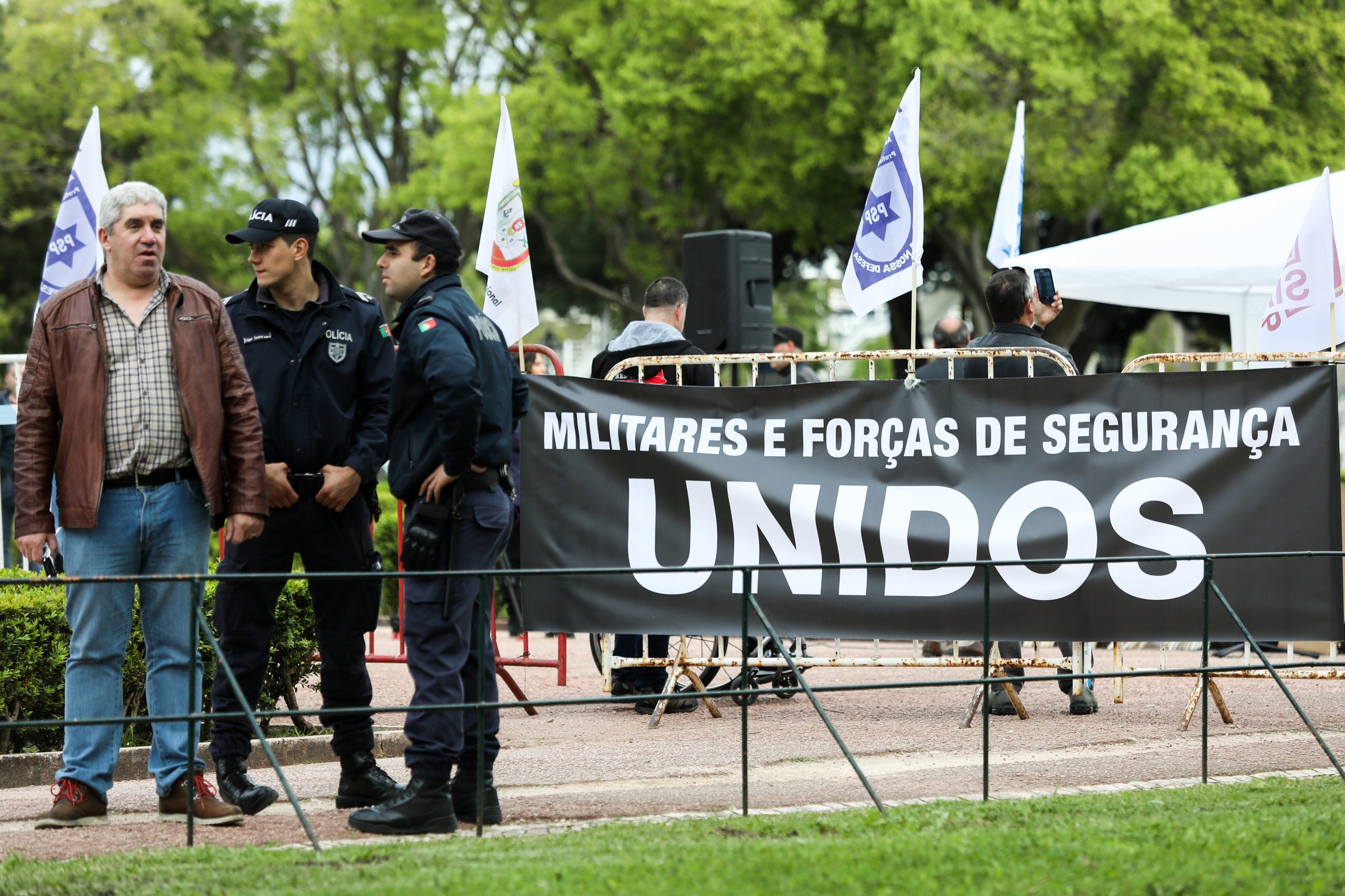 Polícias satisfeitos com desbloqueamento de carreiras mas mantém vigília
