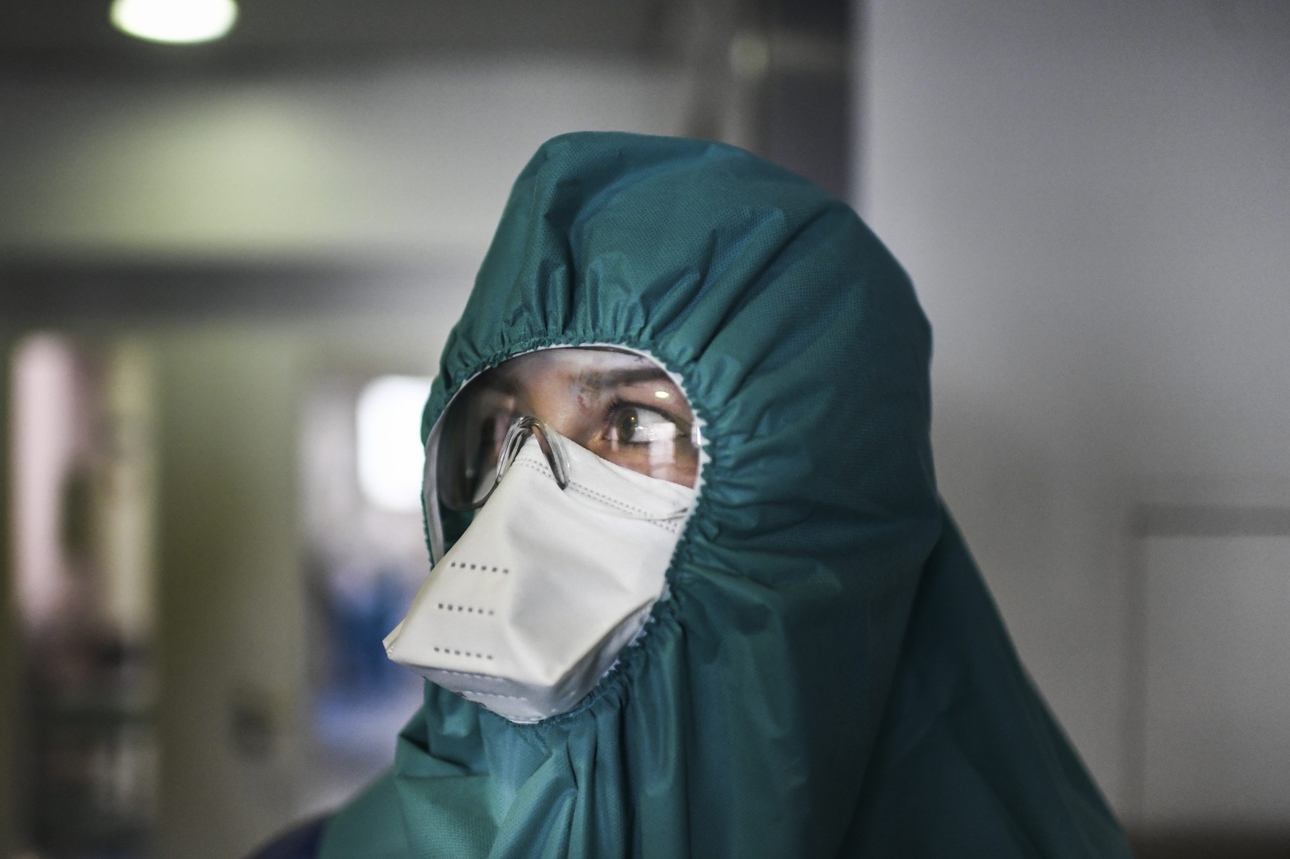 Médicos alertam para risco do desconfinamento na infeção entre profissionais de saúde