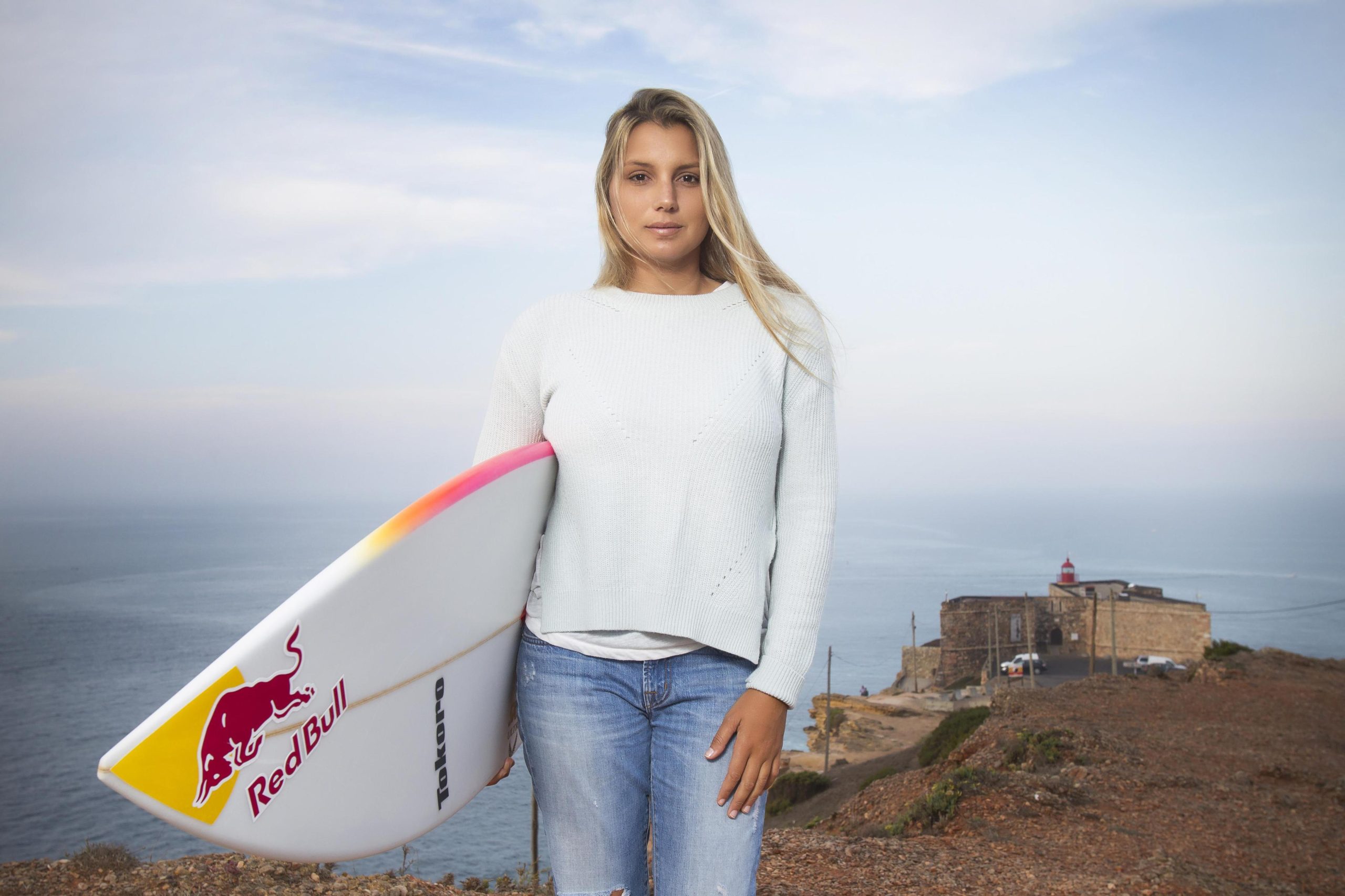 Guiness: Maya Gabeira foi a primeira mulher a surfar uma onda de 20 metros
