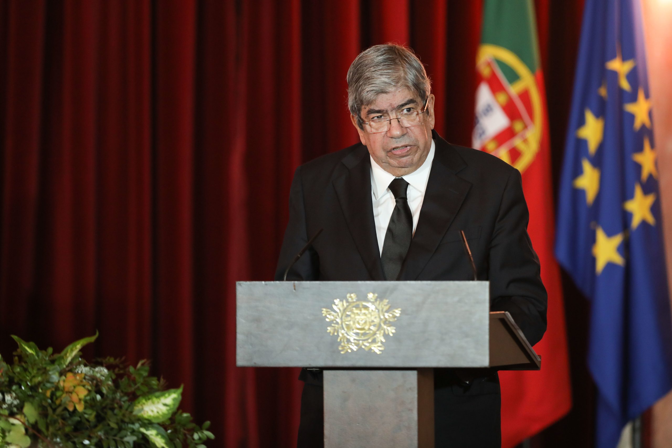 Ferro Rodrigues pede direitos humanos para migrantes e elogia António Guterres