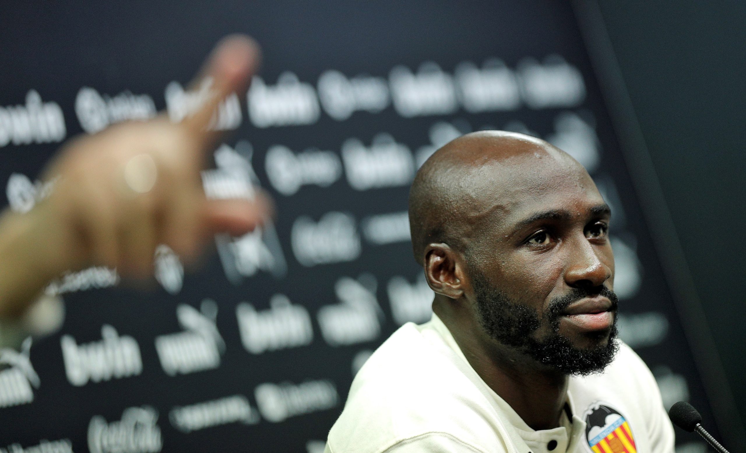Mangala confirma que está infetado e deixa apelo
