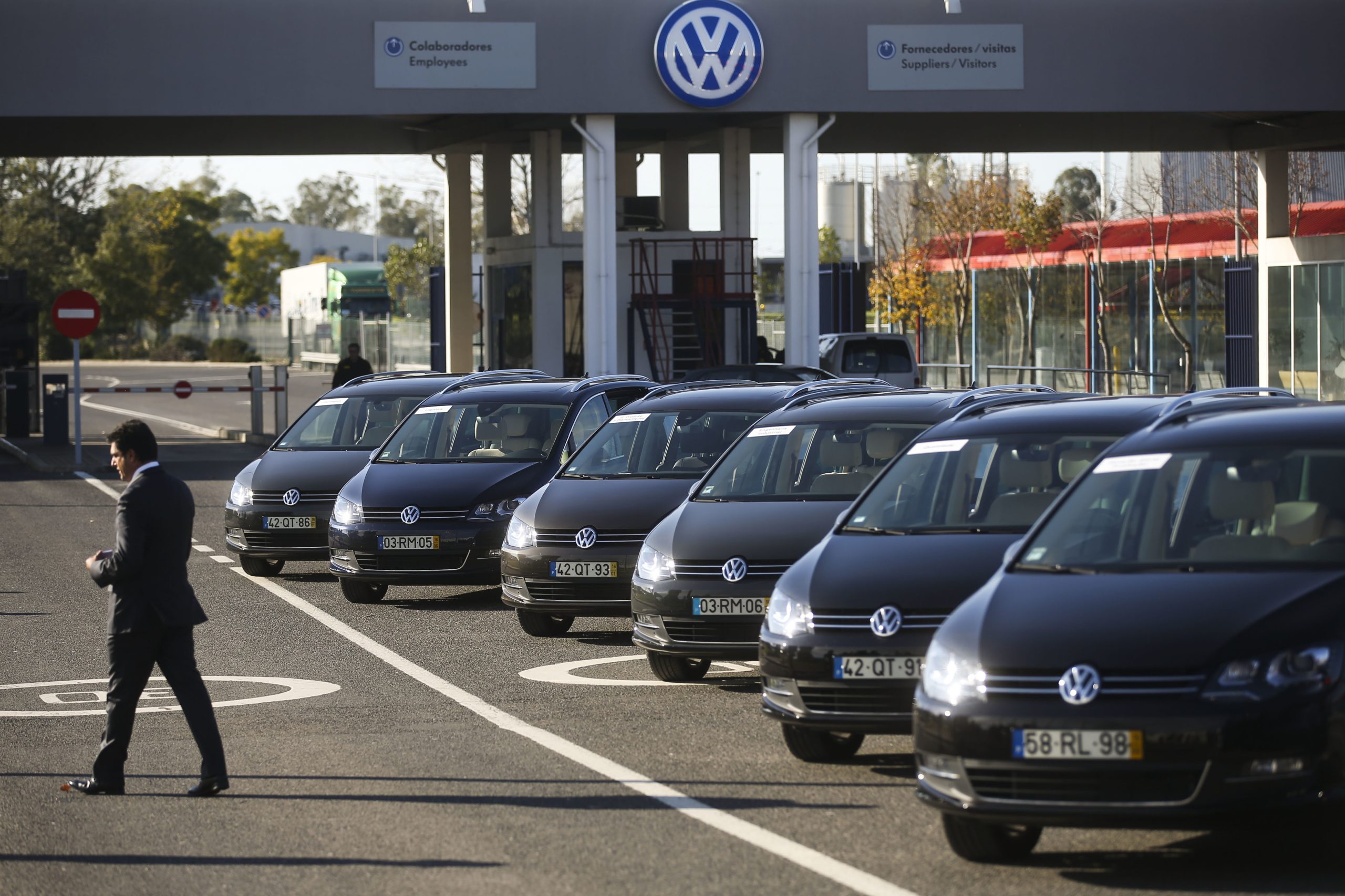 Sindicatos acusam fornecedores da Autoeuropa de recurso abusivo a trabalhadores temporários
