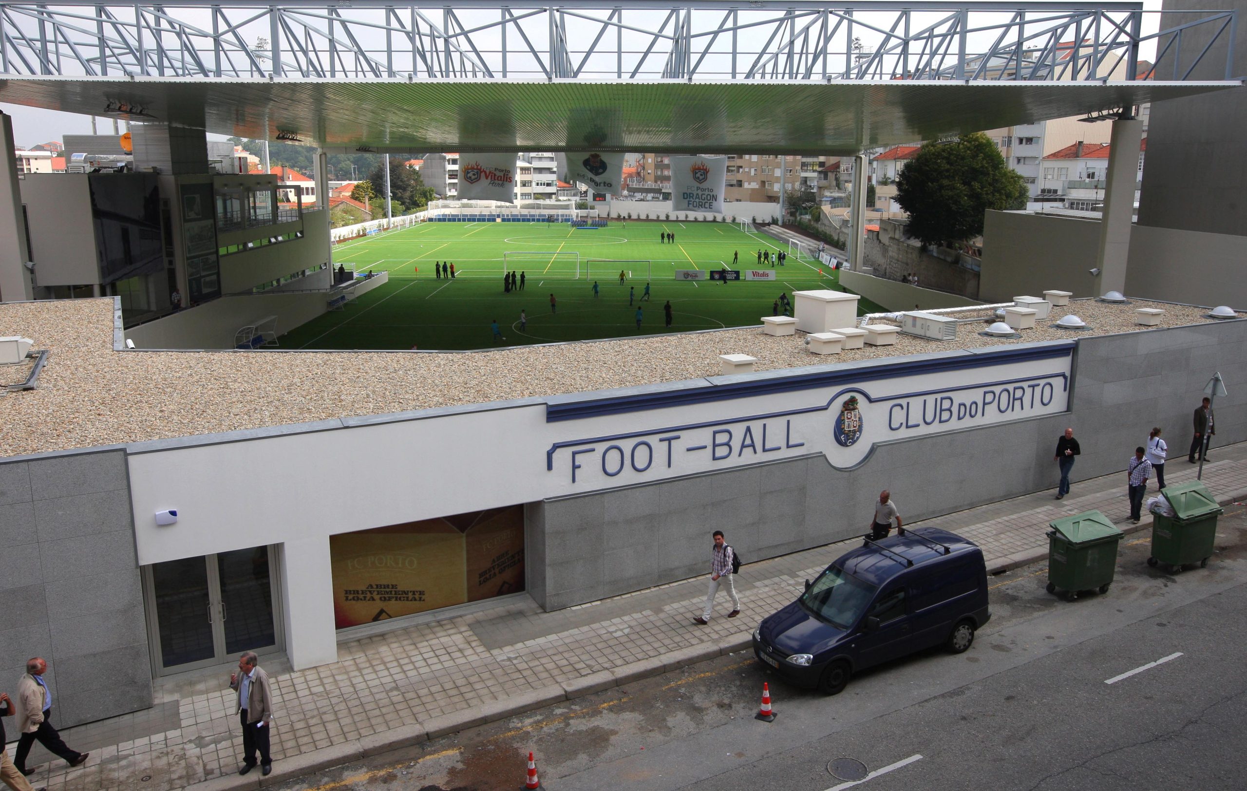Escola de futebol do FC Porto procurar manter alunos “ativos e saudáveis” em casa