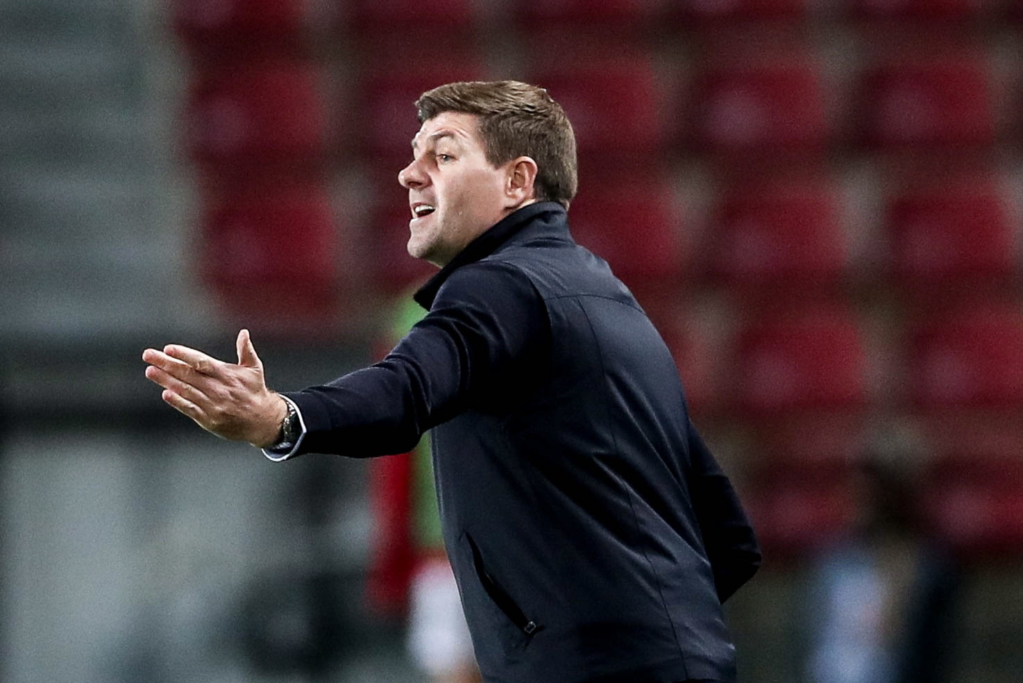 Steven Gerrard regressa à Liga inglesa para treinar o Aston Villa