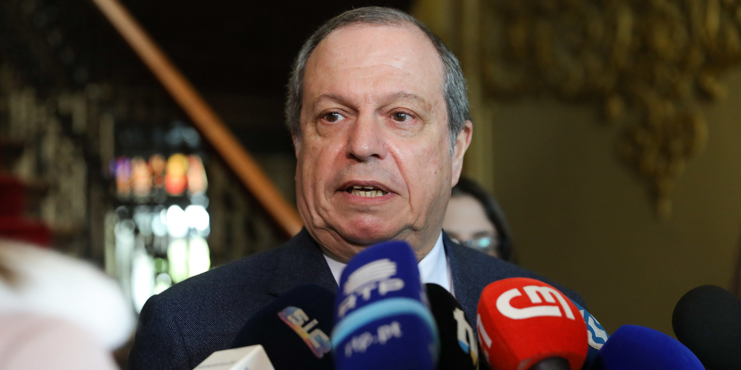 PS não se distrai “com a história do SIS, com a história de quem telefonou e de quem não telefonou”, diz Carlos César