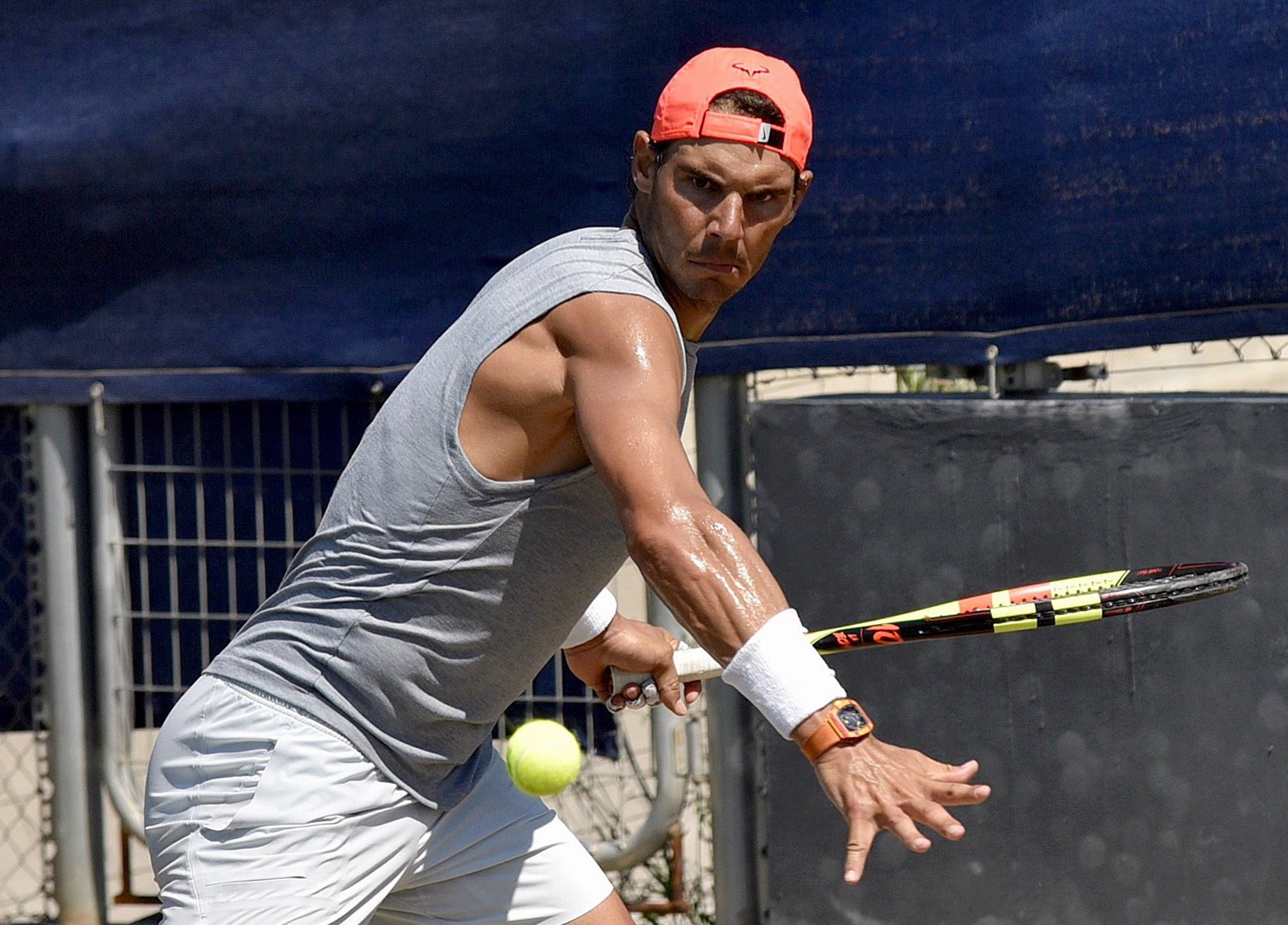 Tenista Rafael Nadal regressa ao topo do ranking mundial, Federer em segundo