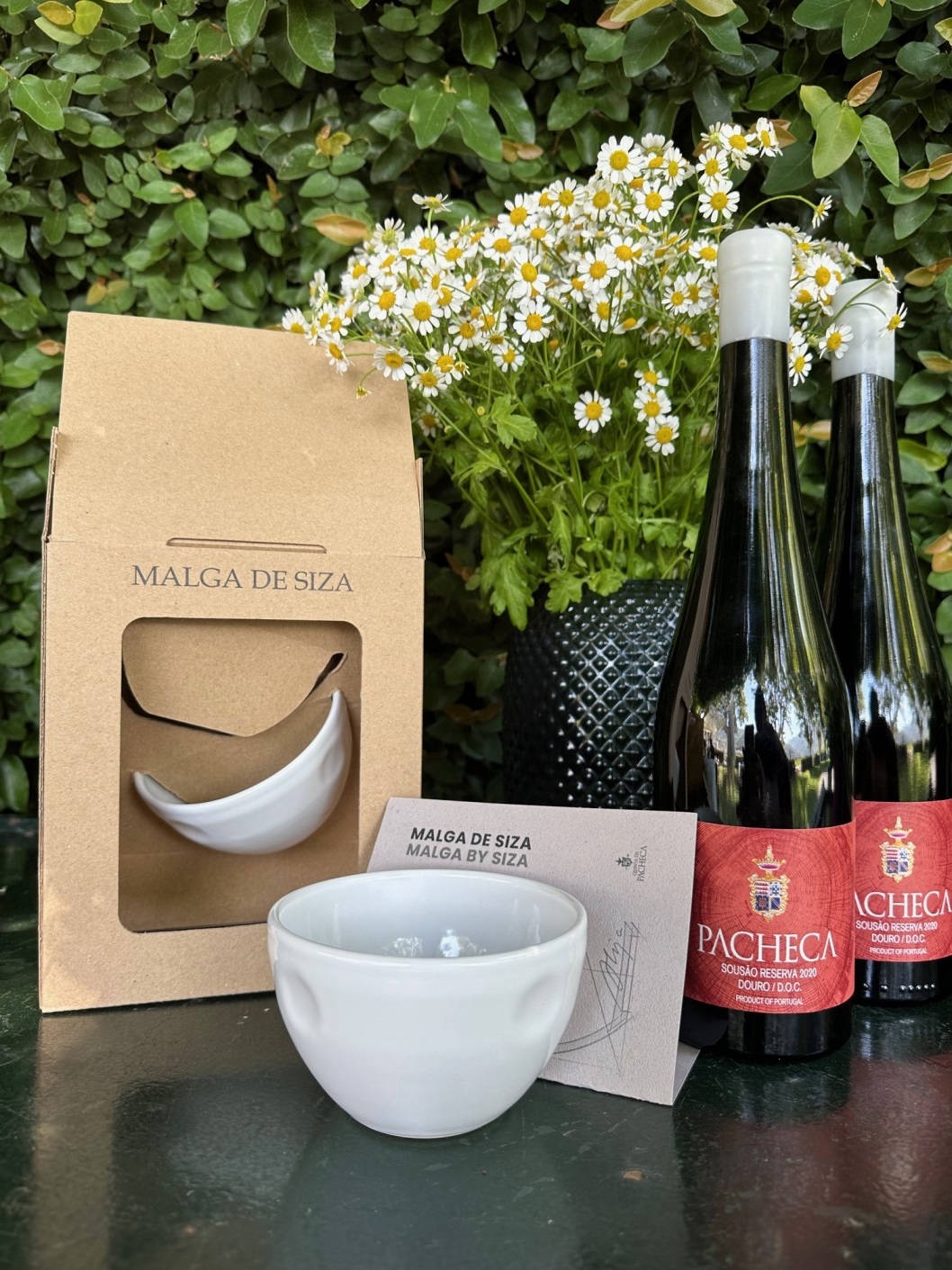 Siza Vieira reinventa a tradicional malga de vinho com design minimalista