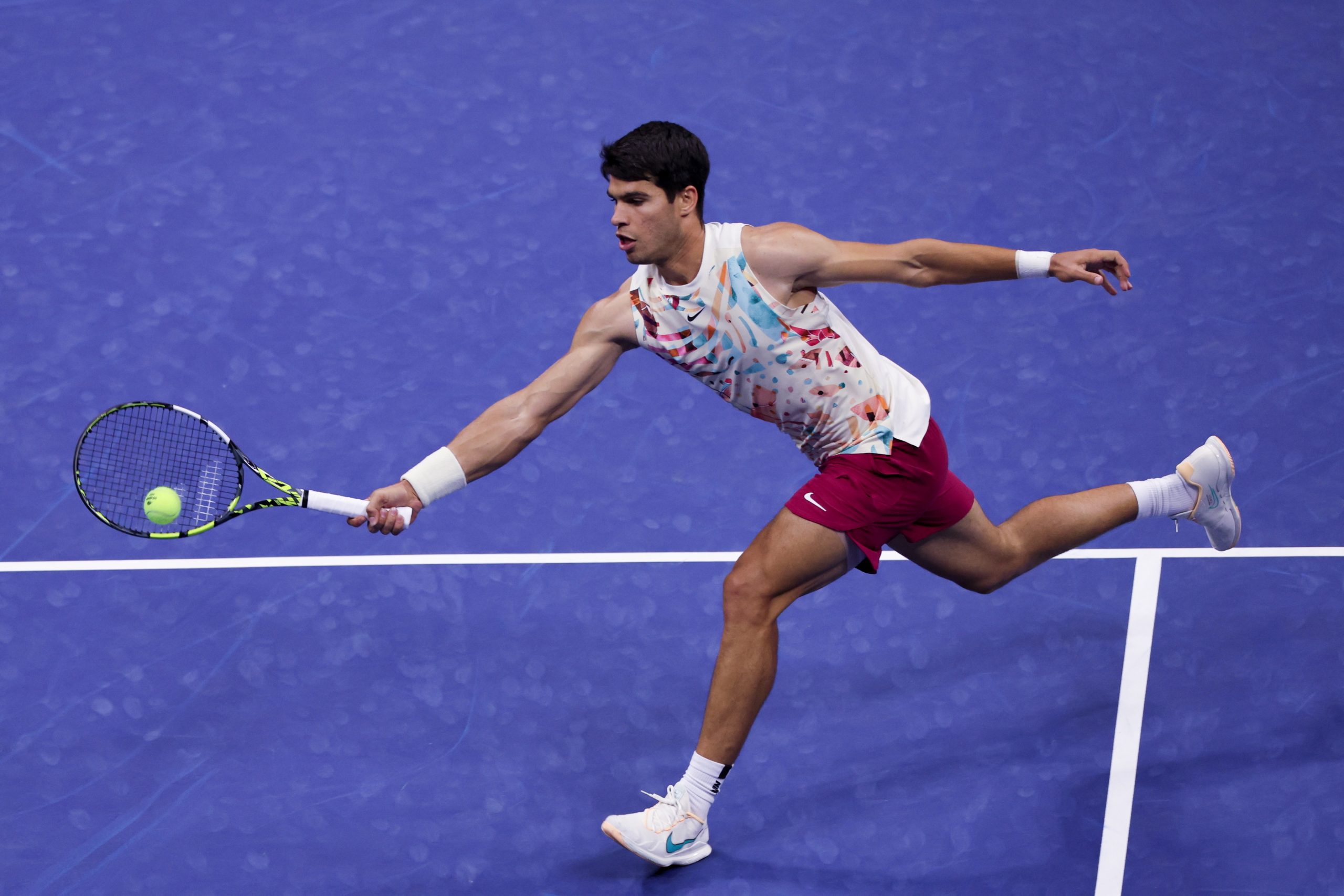 Open dos EUA: Alcaraz qualifica-se para a terceira ronda após eliminar Lloyd Harris