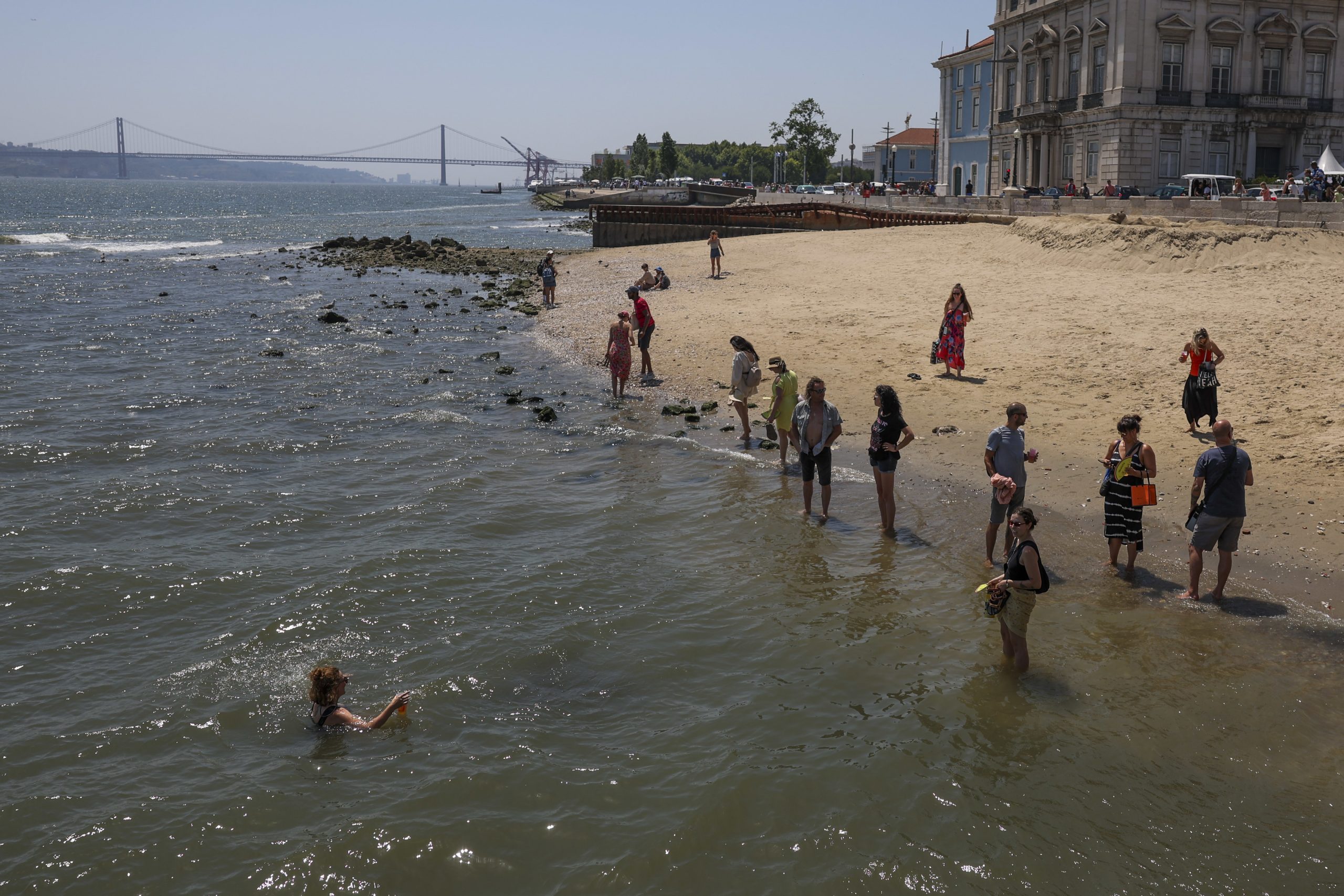 Autoridade Marítima Nacional aciona meios para impedir mergulhos no rio Tejo