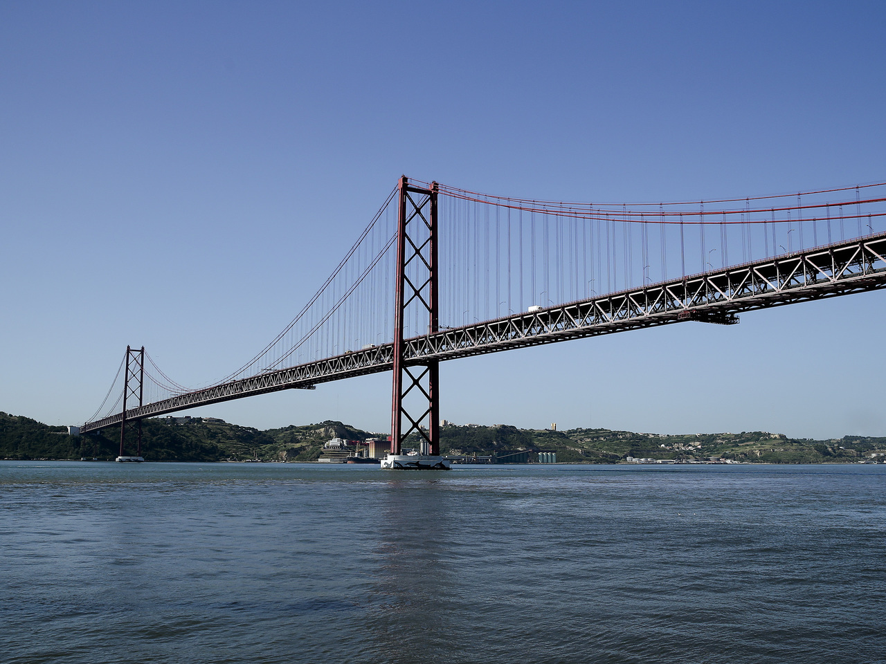 Trabalhos condicionam circulação a uma via durante a noite na Ponte 25 de Abril