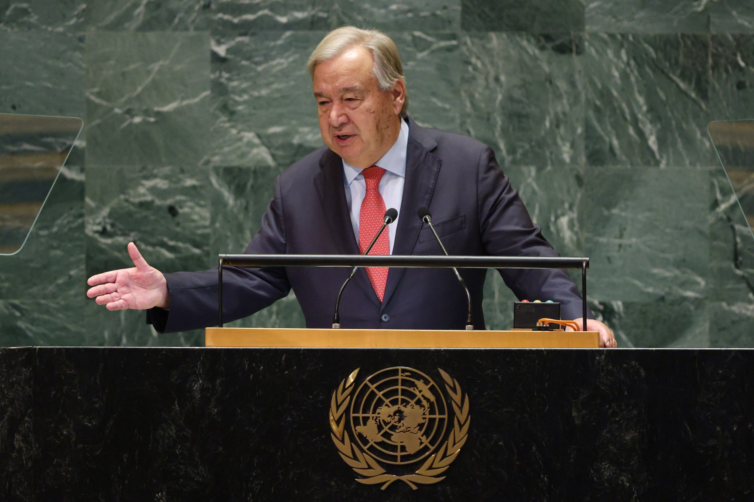 Guterres alerta para falta de fundos para ajuda humanitária com inverno a chegar à Ucrânia
