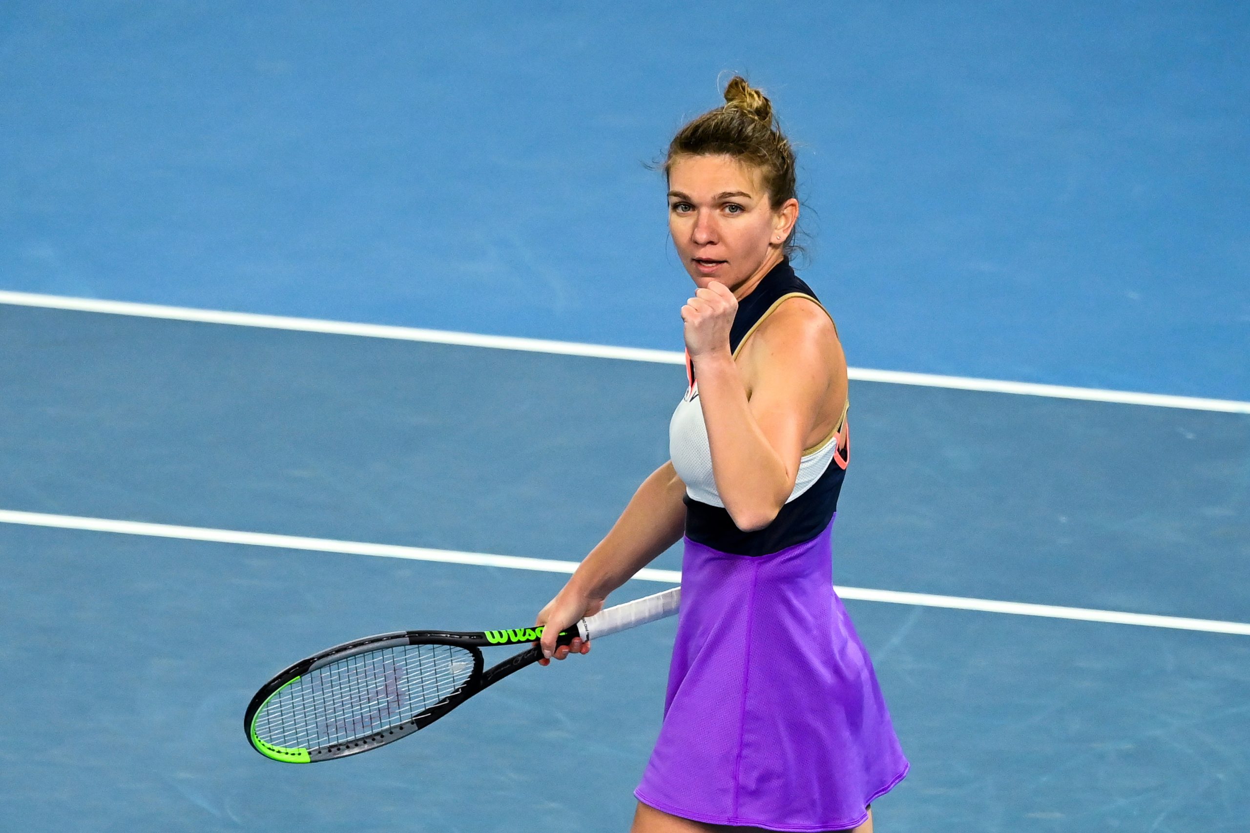 Halep desforra-se de Swiatek e regressa aos quartos de final