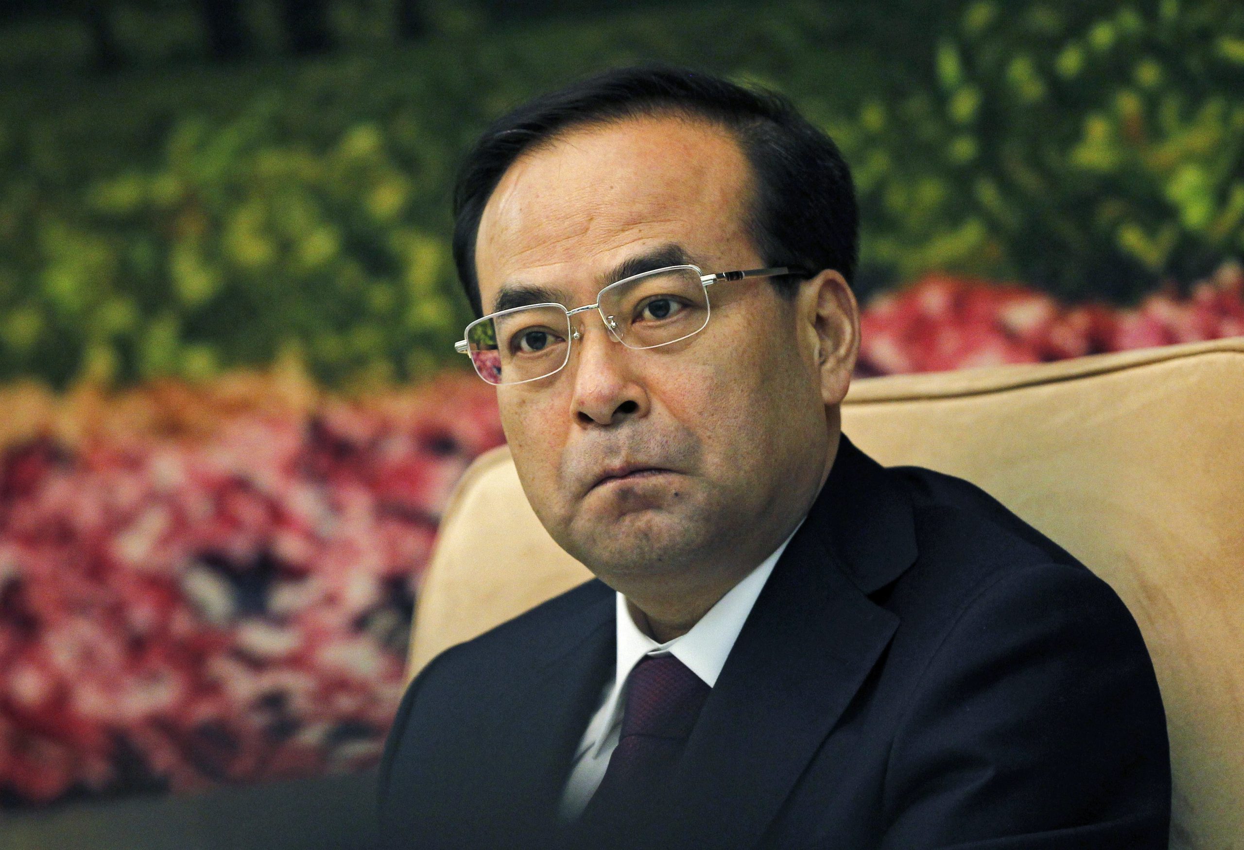 China: Antigo secretário-geral do Partido Comunista condenado a prisão perpétua por aceitar subornos
