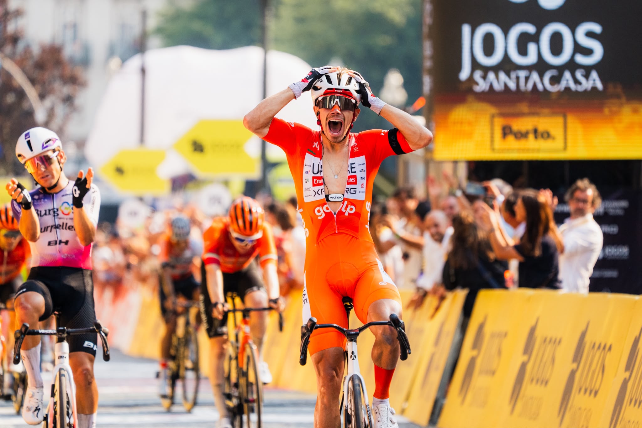 Rui Oliveira triunfa na etapa ao lado de casa, Alexis Guérin vence a Volta a Portugal. Aliados celebram a Amarela e a camisola do Porto