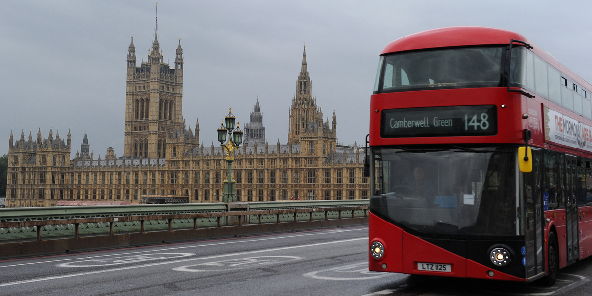 Secretário de Estado britânico demite-se em pleno Parlamento