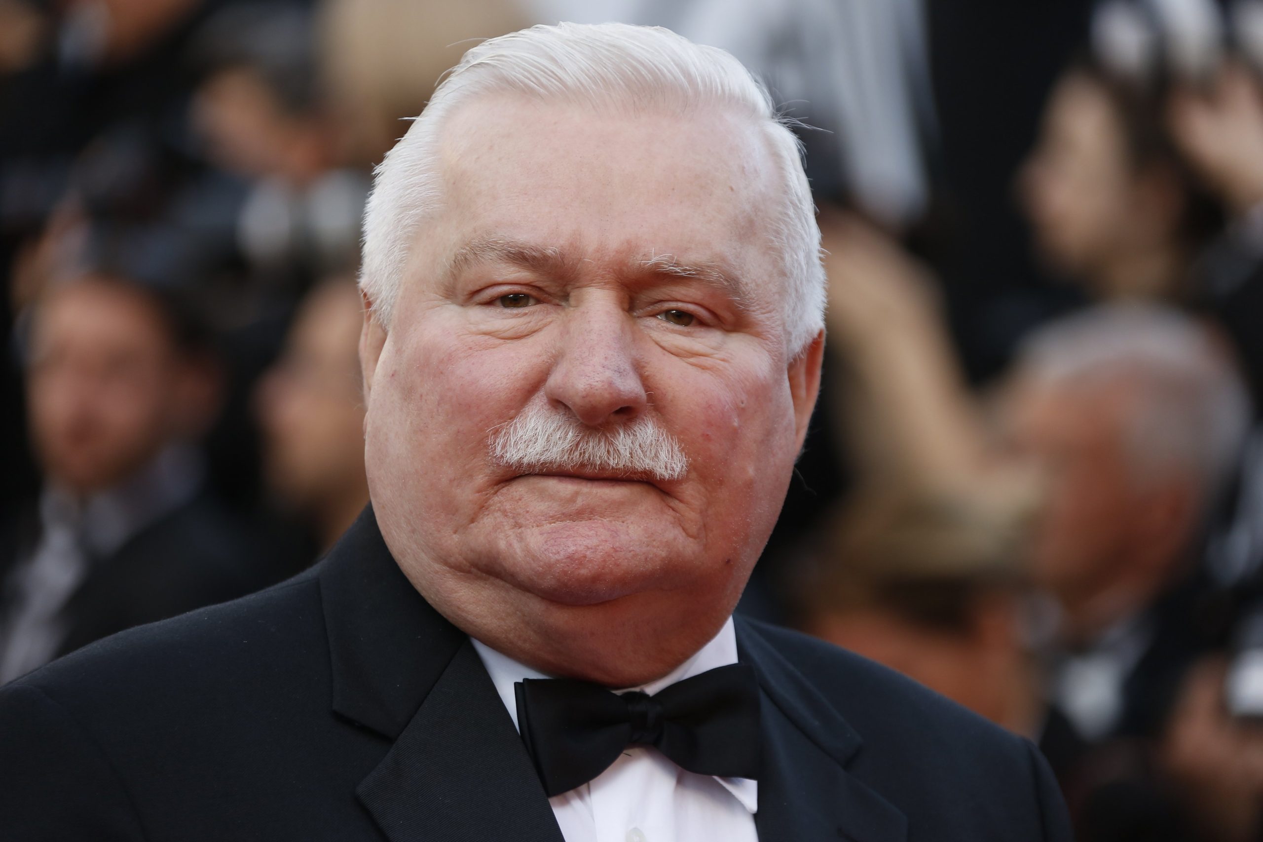 Herói da democracia polaca Lech Walesa hospitalizado