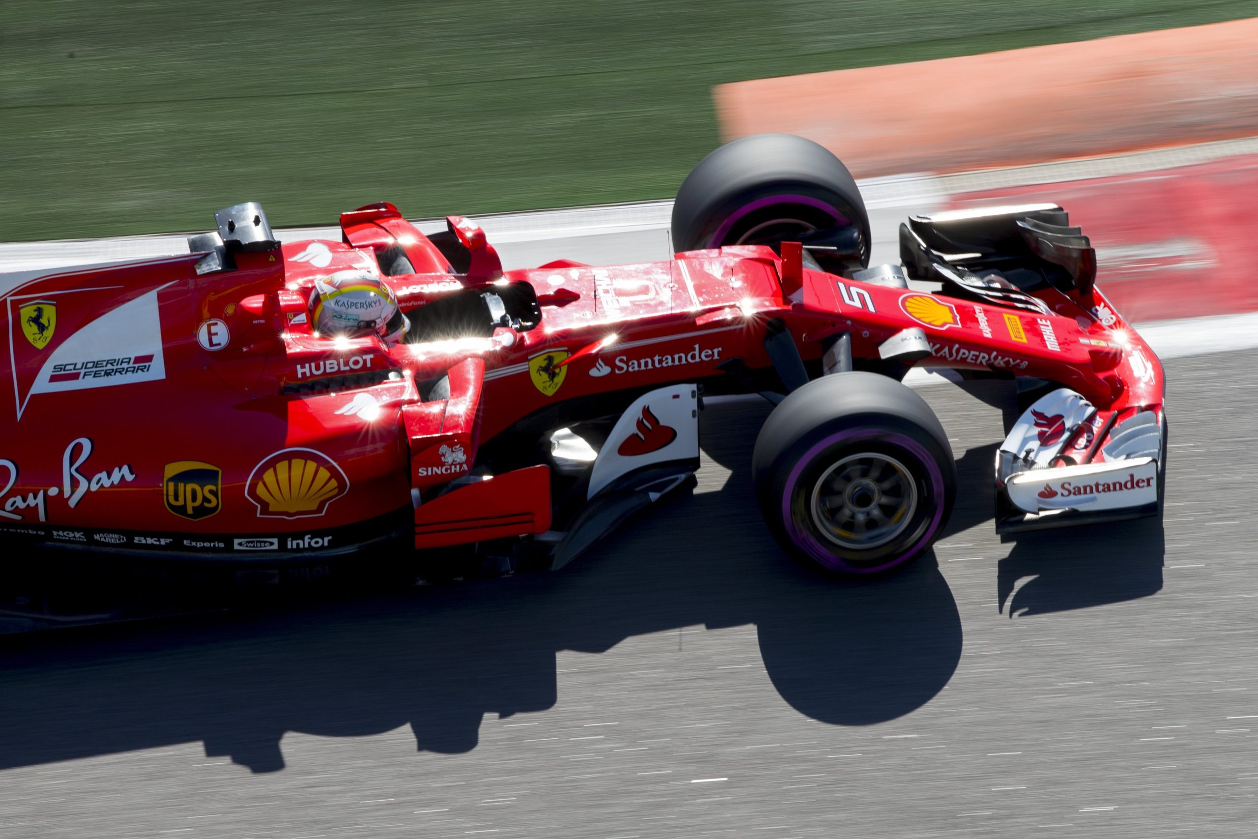 Sebastian Vettel garante ‘pole position’ para o Grande Prémio da Rússia