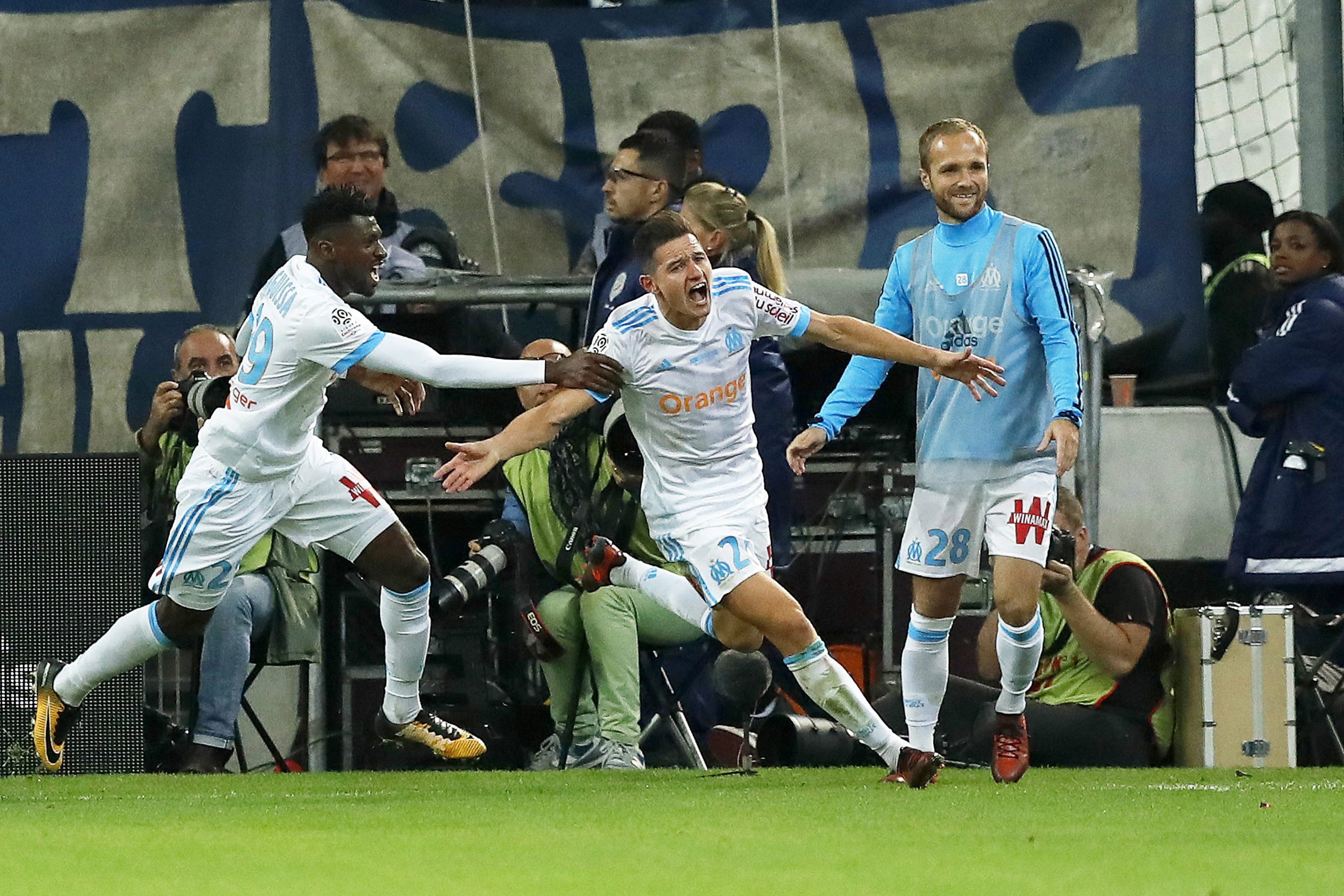 Marselha goleia Caen 5-0 e sobe provisoriamente a terceiro em França