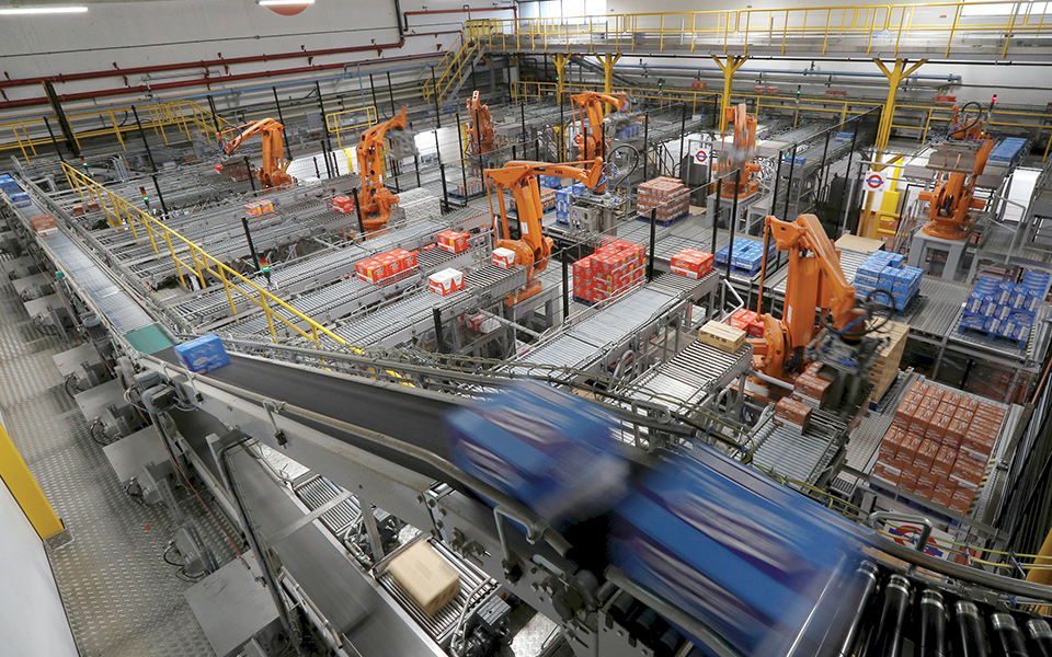 Centenas de empresas têxteis oferecem ajuda para produzir equipamento para os hospitais