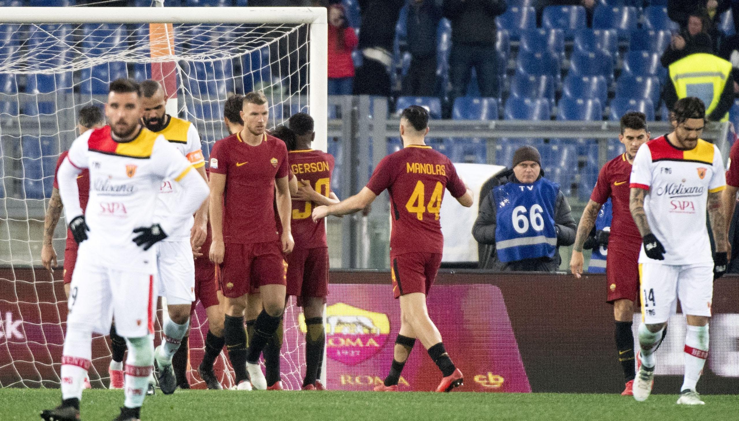 Roma reforça quinto lugar ao golear Benevento após reviravolta