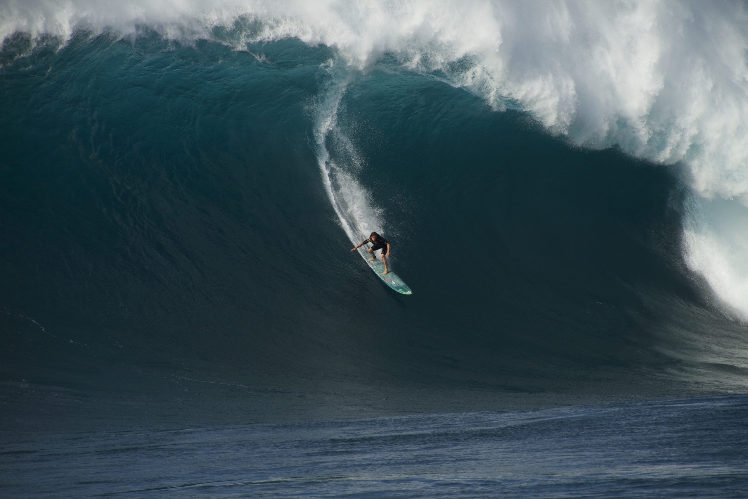 Dois portugueses nas ondas grandes do Havai