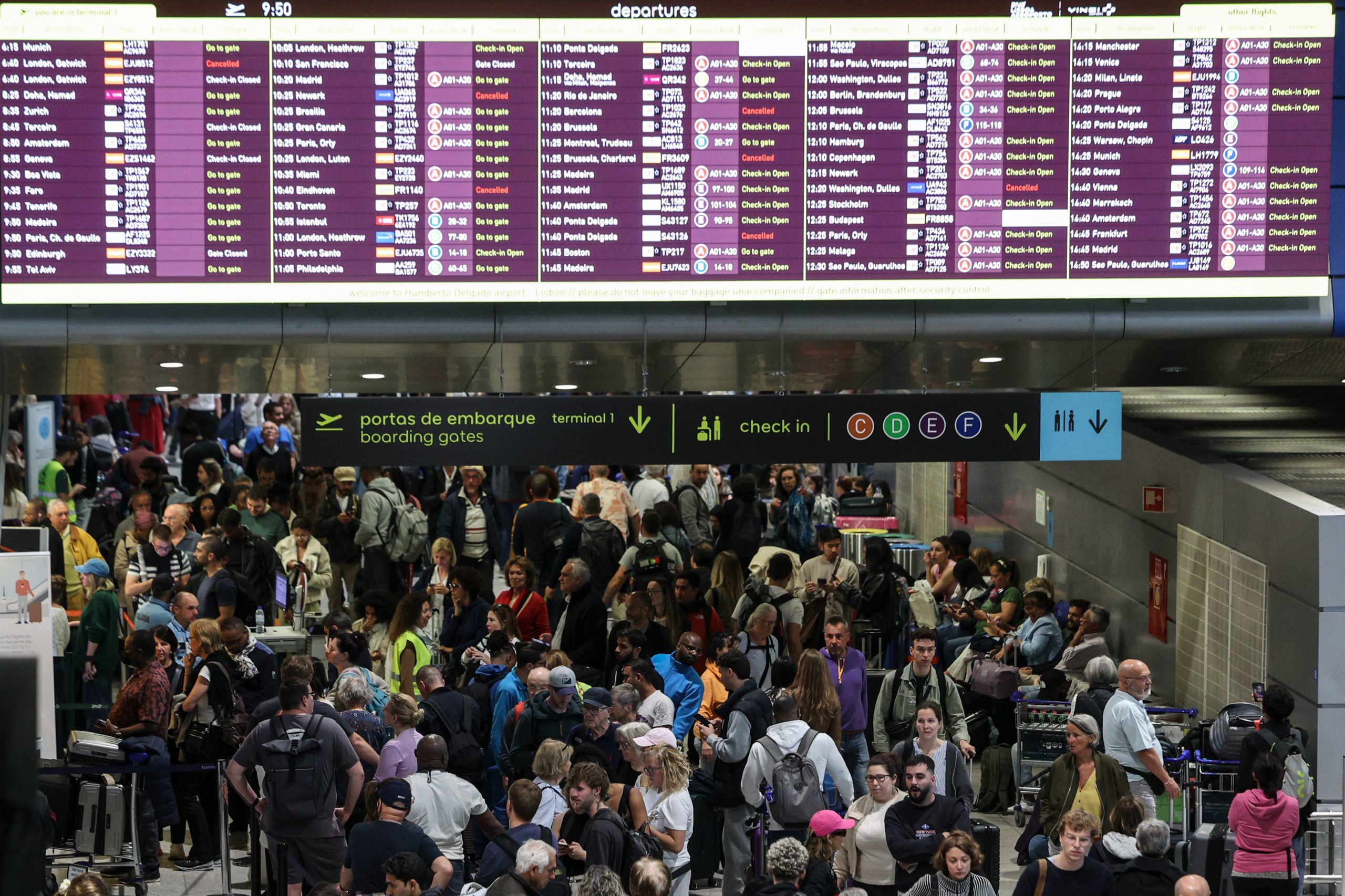 Aeroportos portugueses sem biometria para evitar filas e perdas de voos