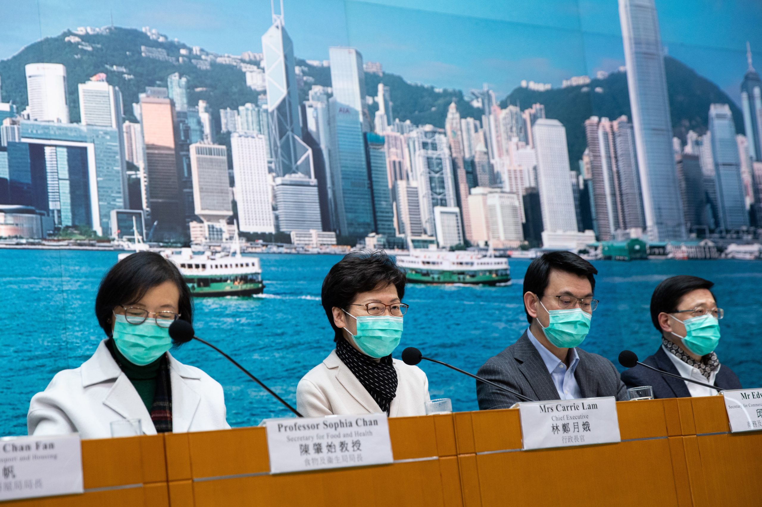 Coronovírus: Hong Kong corta ligação por comboio à China continental