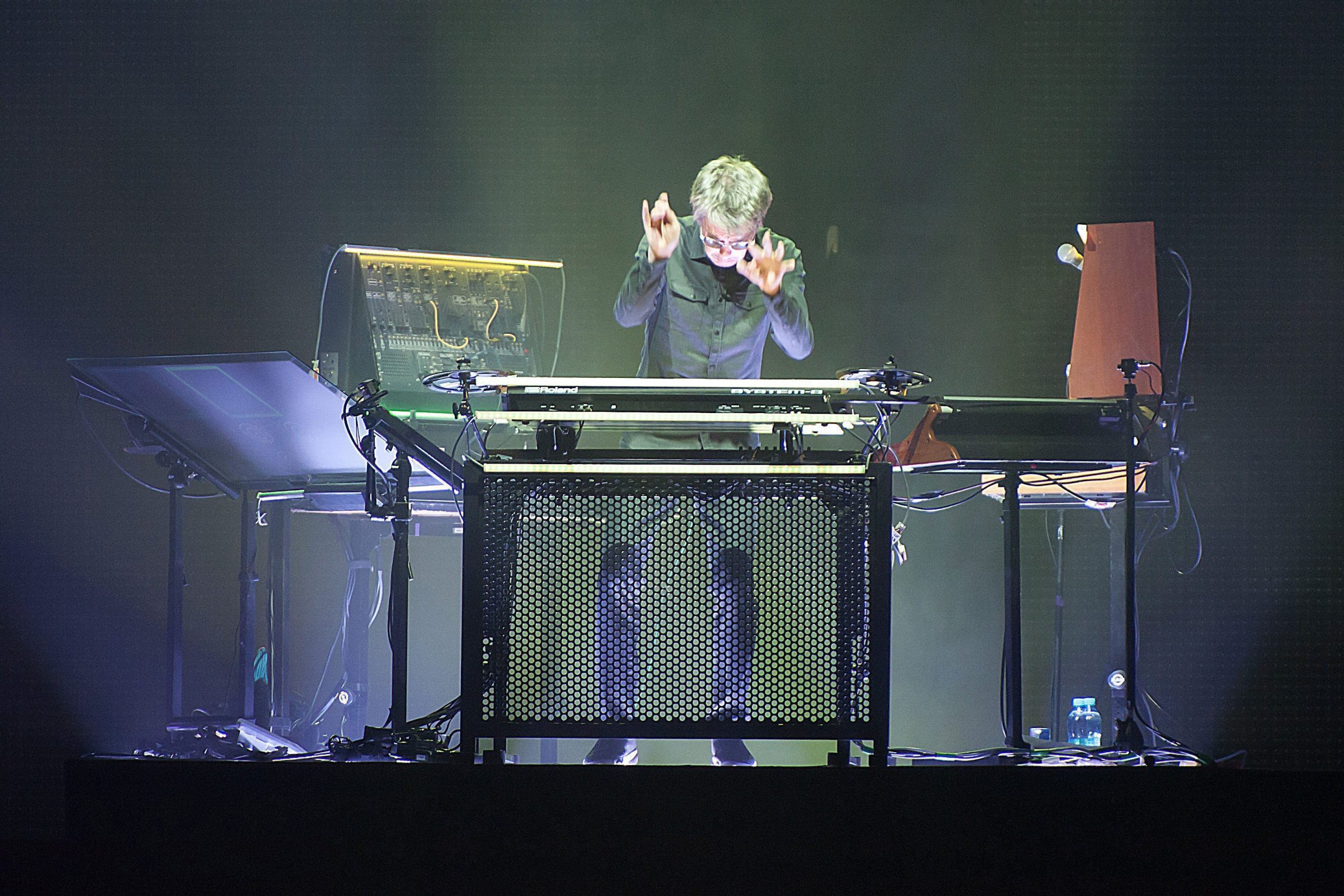 Jean-Michel Jarre vai atuar no Mar Morto em protesto contra os “Trumps do mundo”