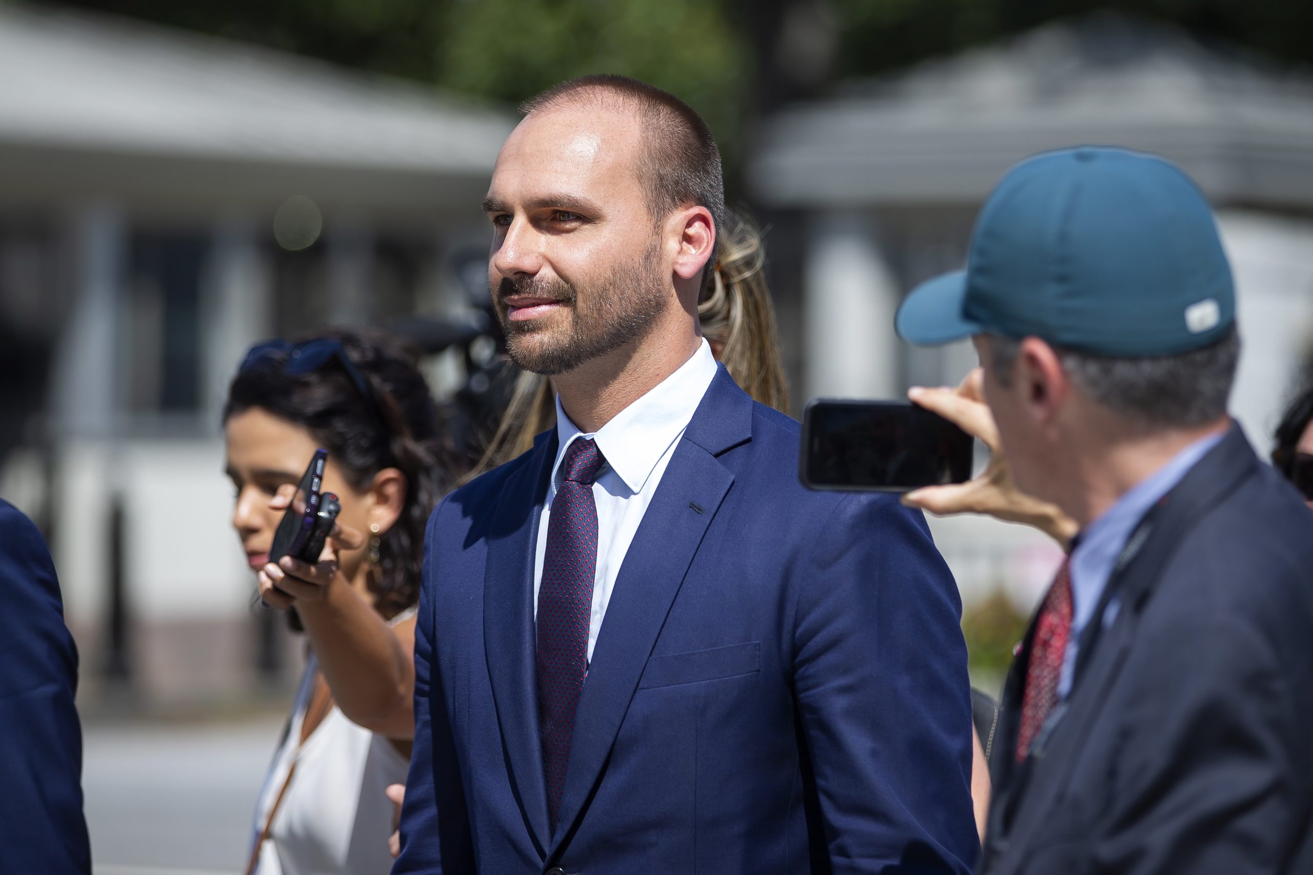 Eduardo Bolsonaro condenado por constranger STF no caso da tentativa de golpe de Estado no Brasil