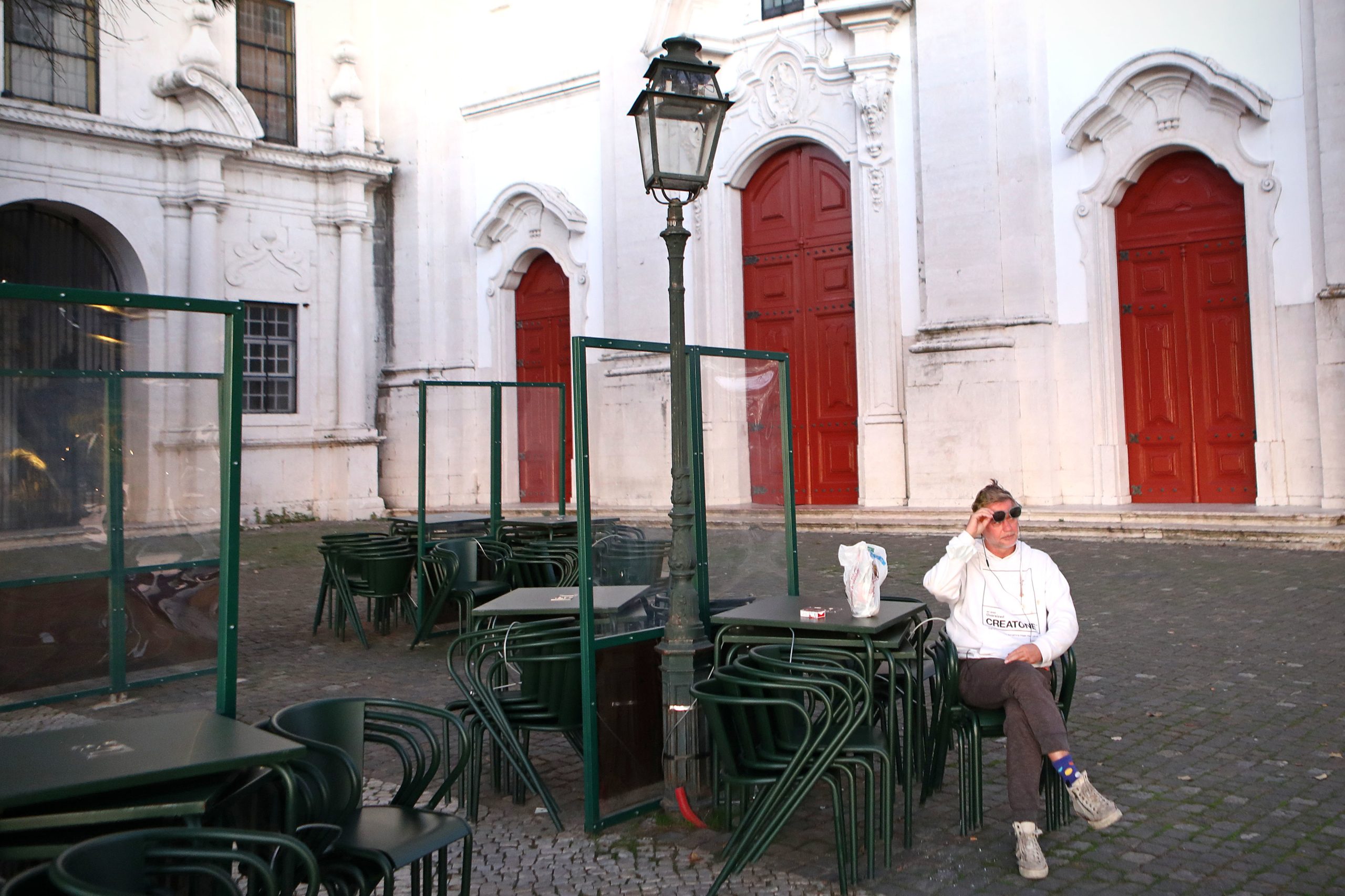 Covid-19: Lisboa com 367 esplanadas temporárias que ocuparam 453 lugares de estacionamento